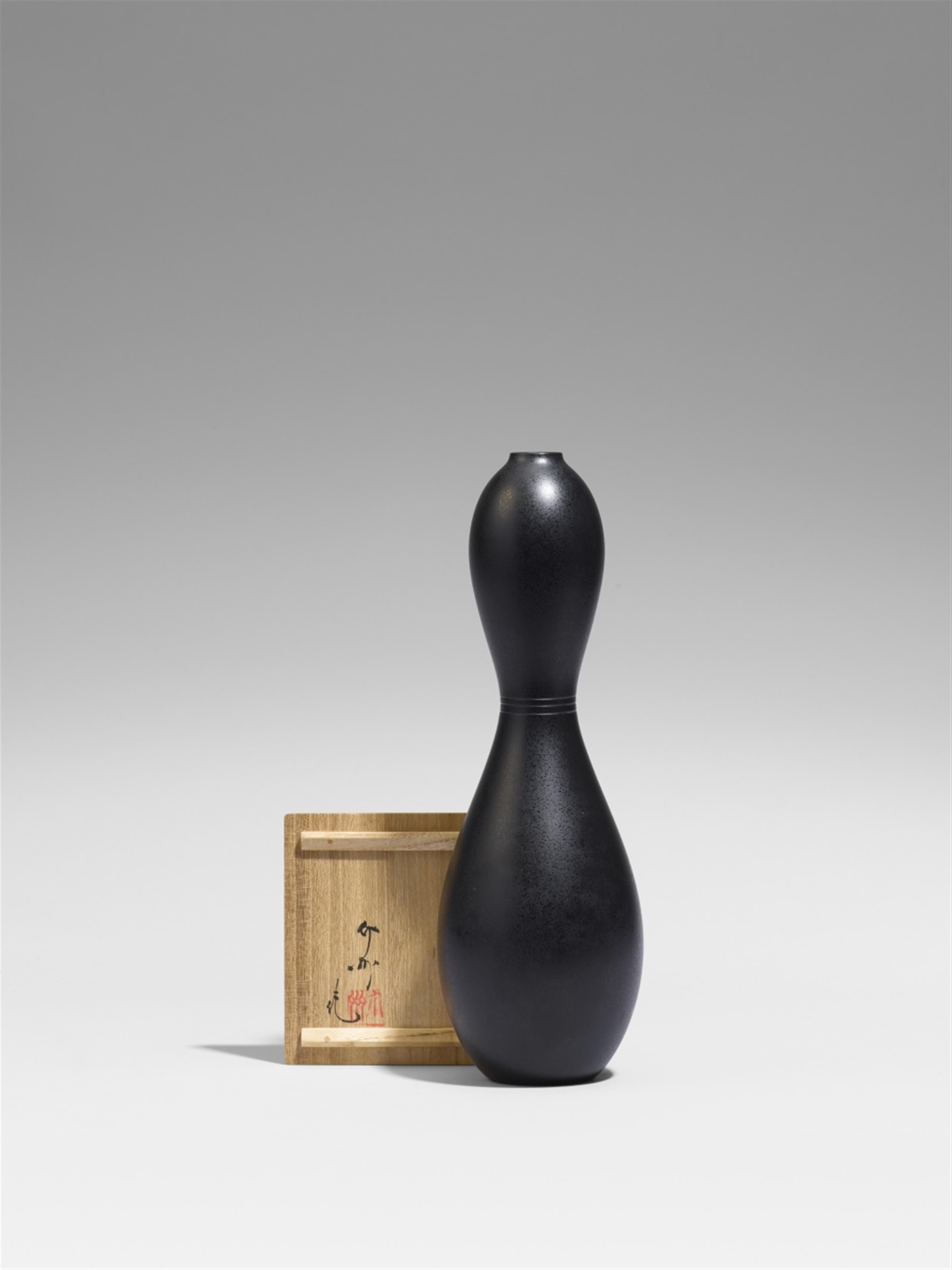 Vase. Bronze. Ca. 1960-1970 - image-1