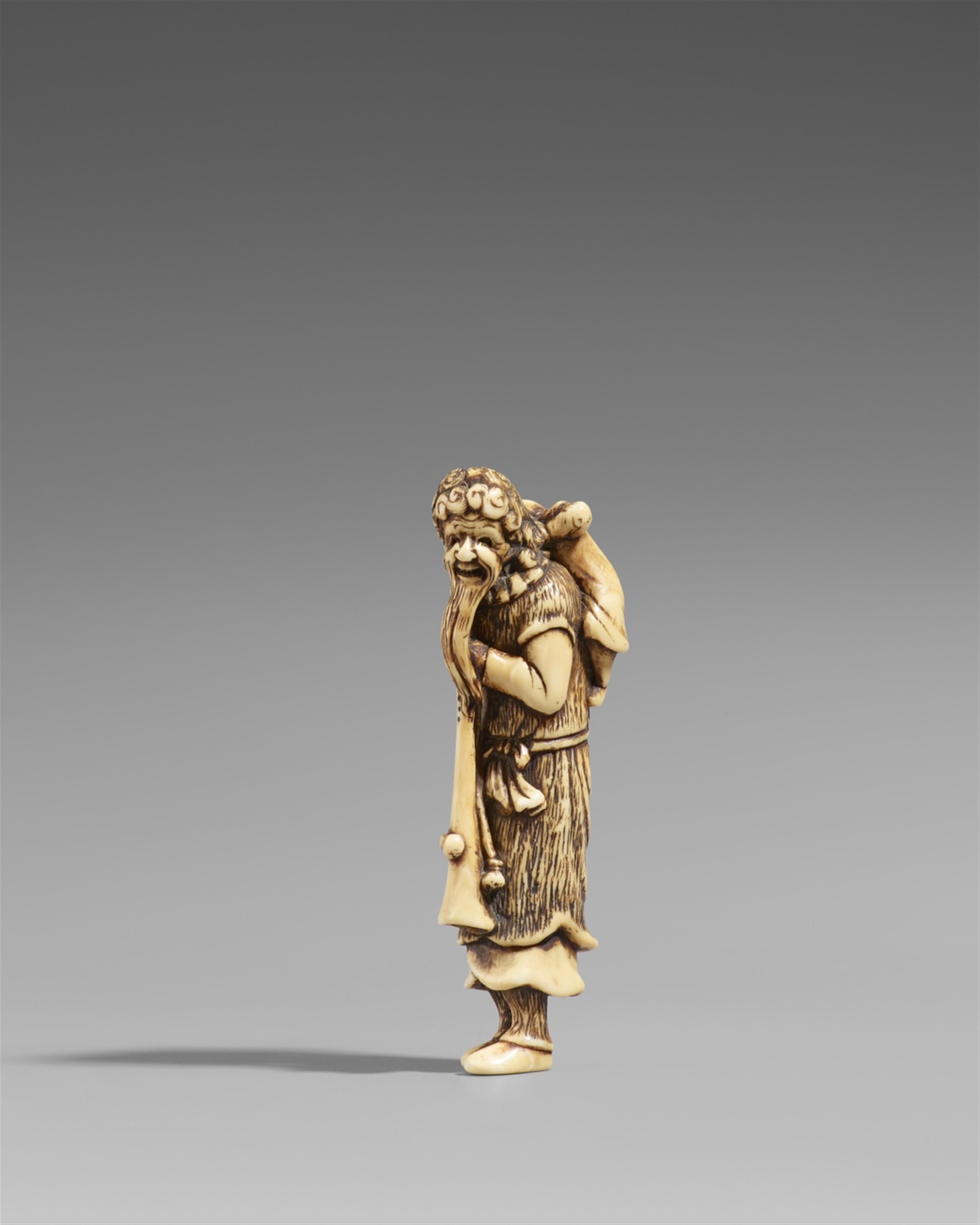 An ivory netsuke of a Dutchman with a child. Late 18th century - image-1