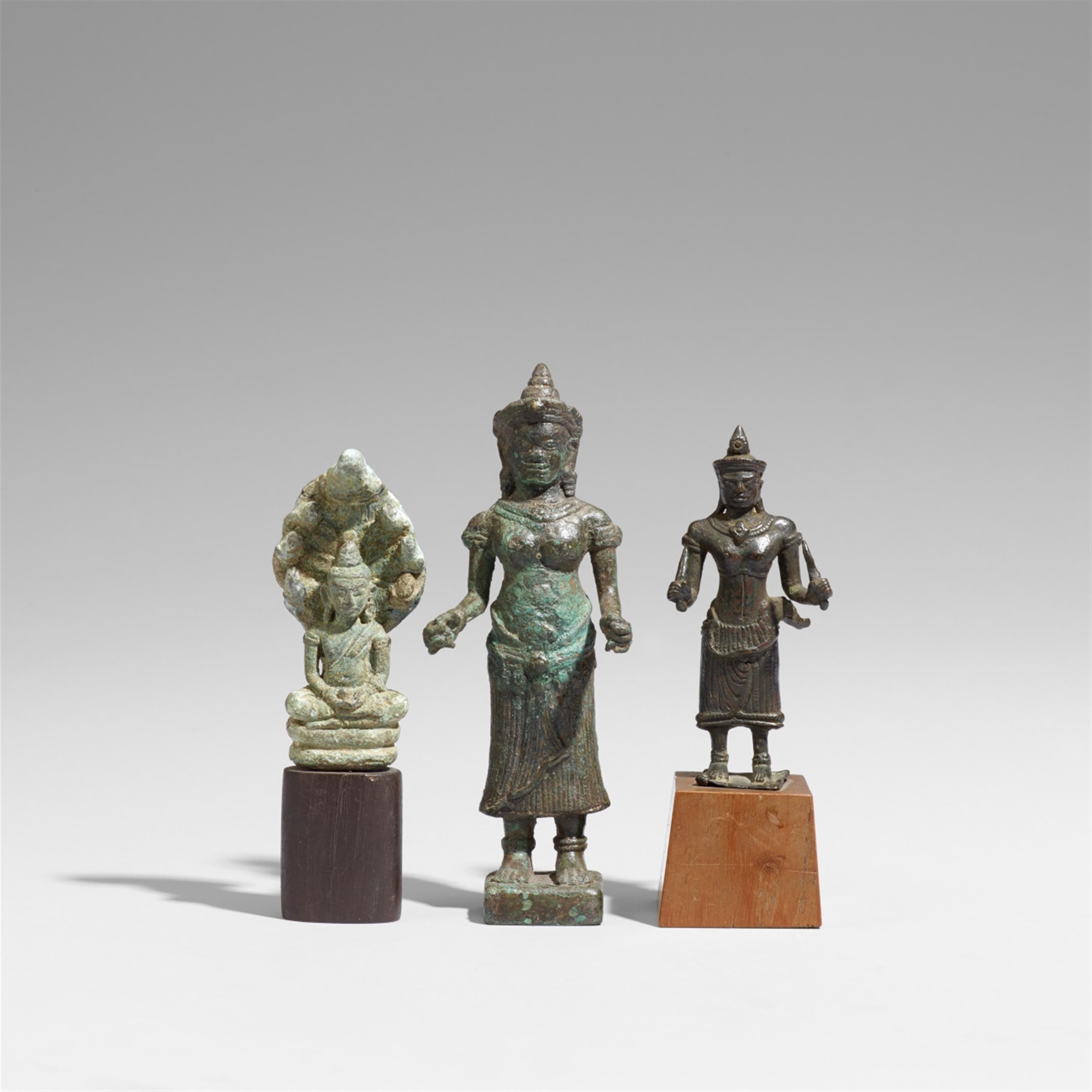 Three small Cambodian Khmer bronze figures. 12th/13th century - image-1
