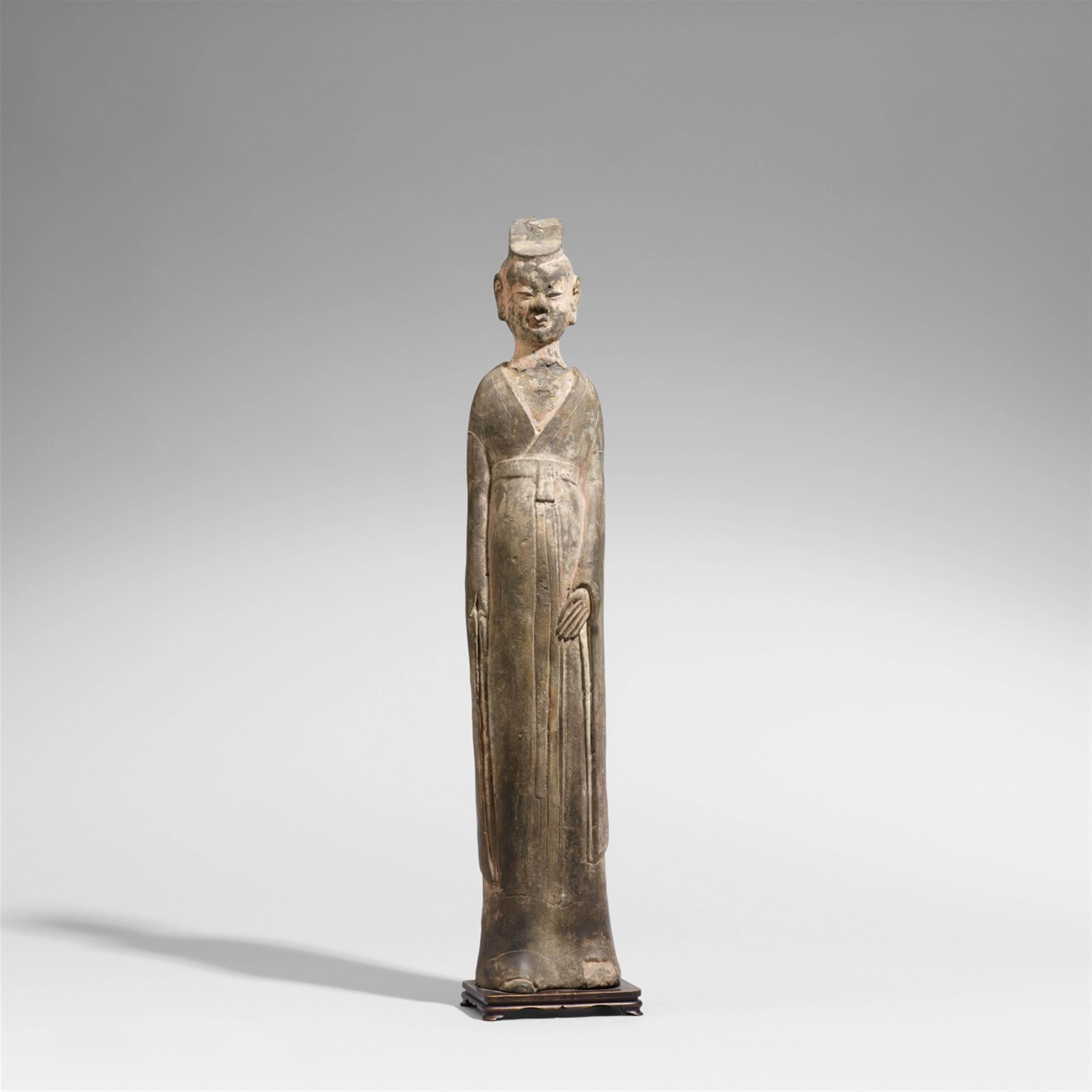 A grey pottery figure of an official. Northern Wei dynasty (386-535) - image-1