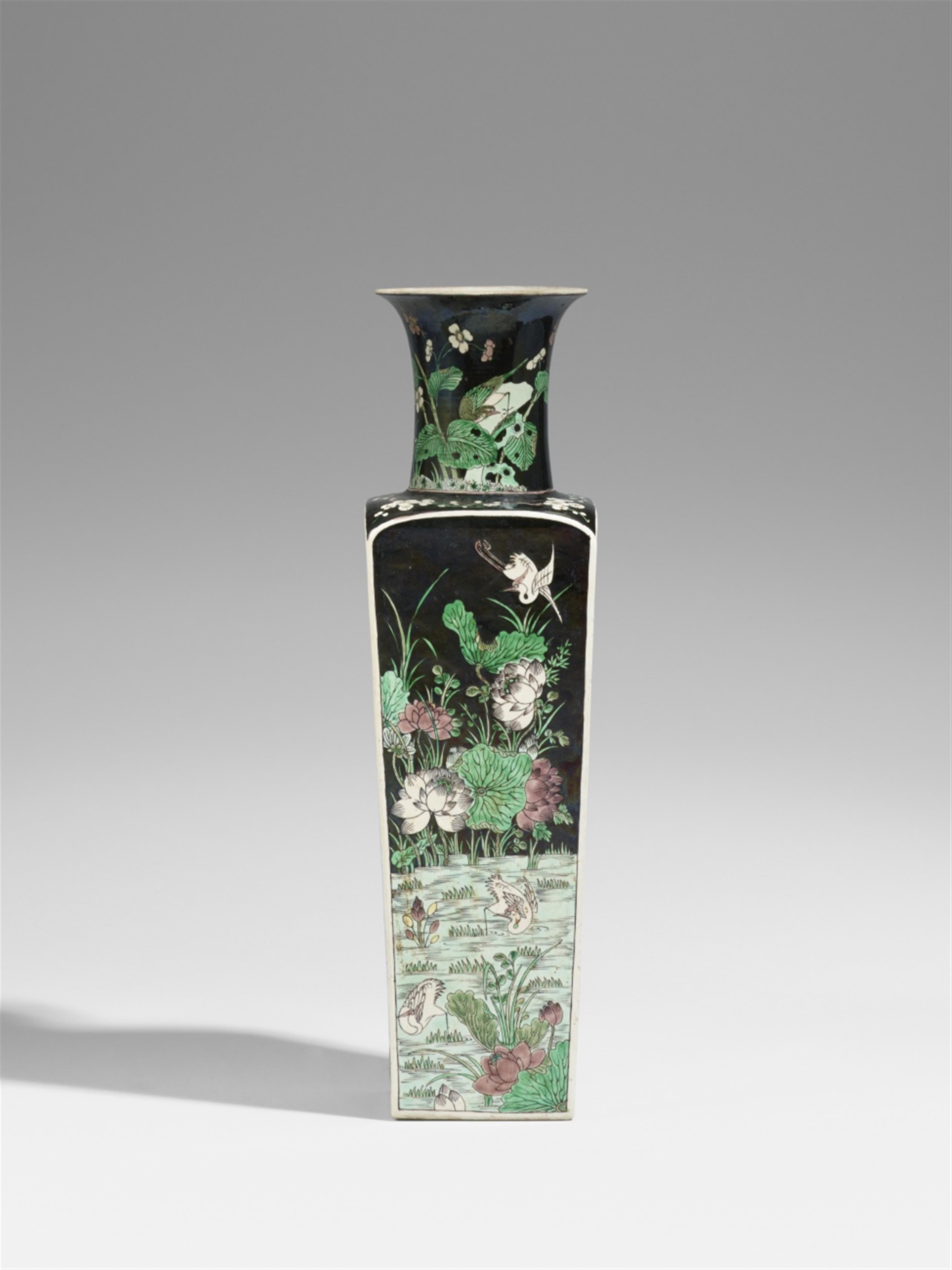 A famille noire vase. 19th/20th century - image-1