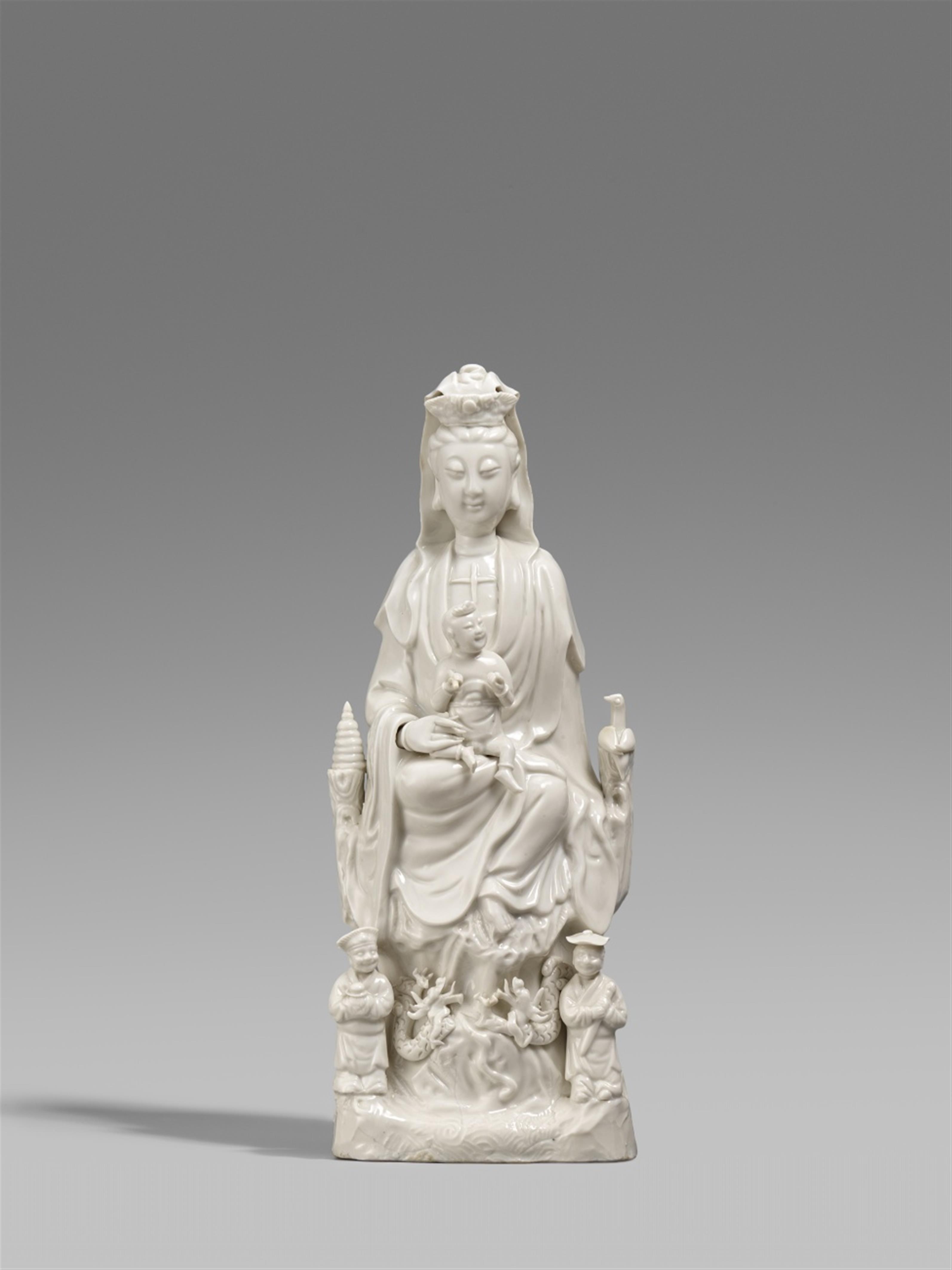 Blanc de Chine-Figur einer sitzenden Guanyin - image-1