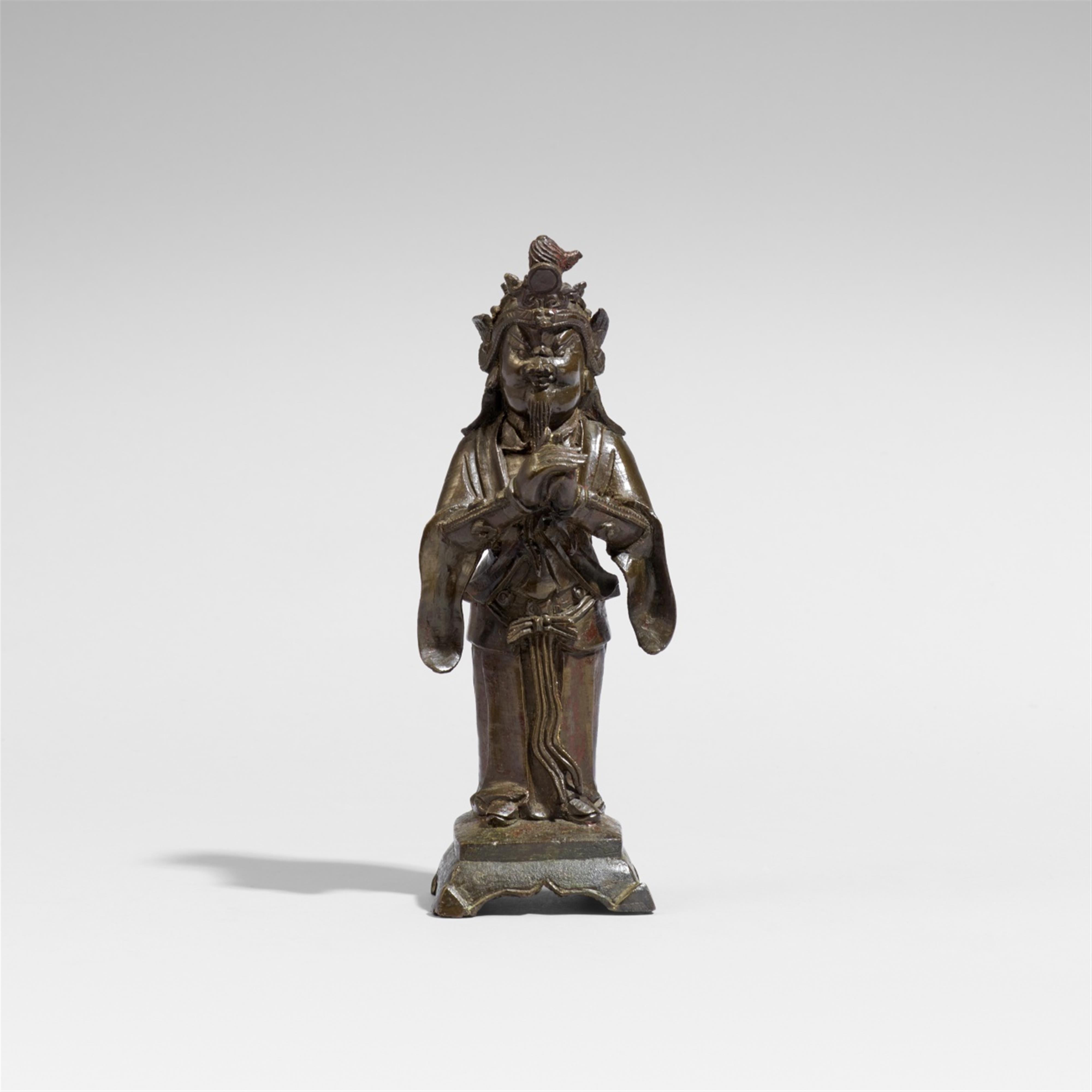 A bronze figure of a deified military official. 16th/17th century - image-1