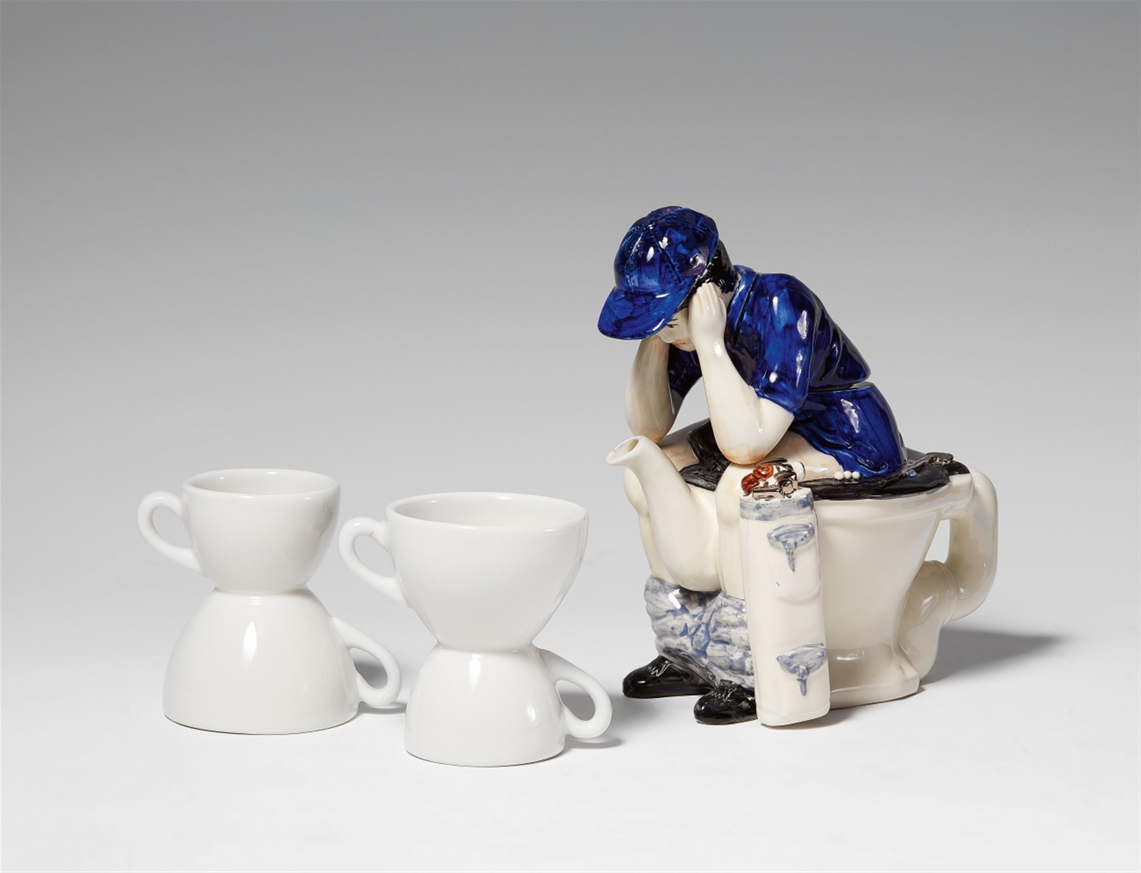 Coffee pot designed as a seated golfer - image-1