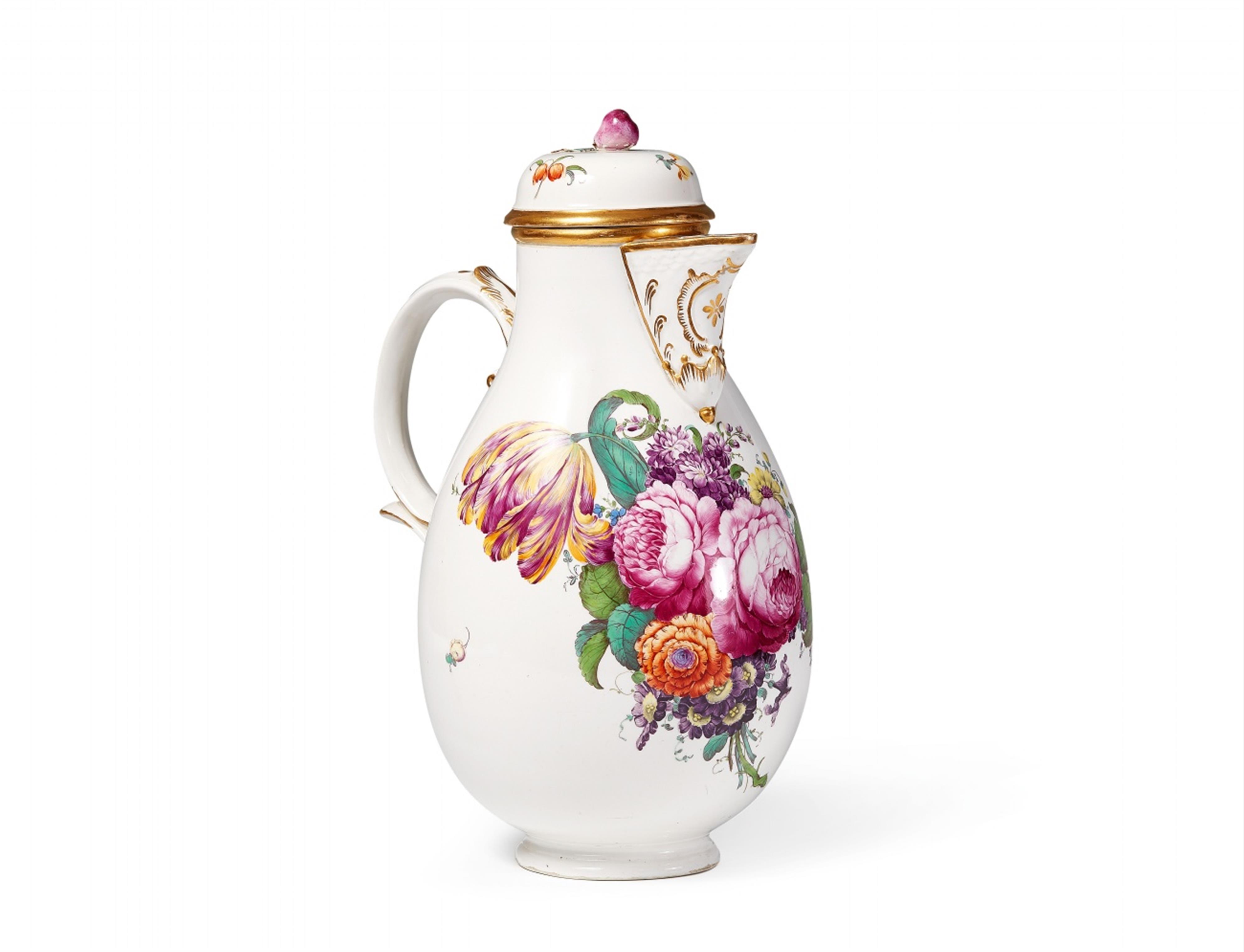 A Höchst porcelain coffee pot with "fleurs fines" decor - image-1