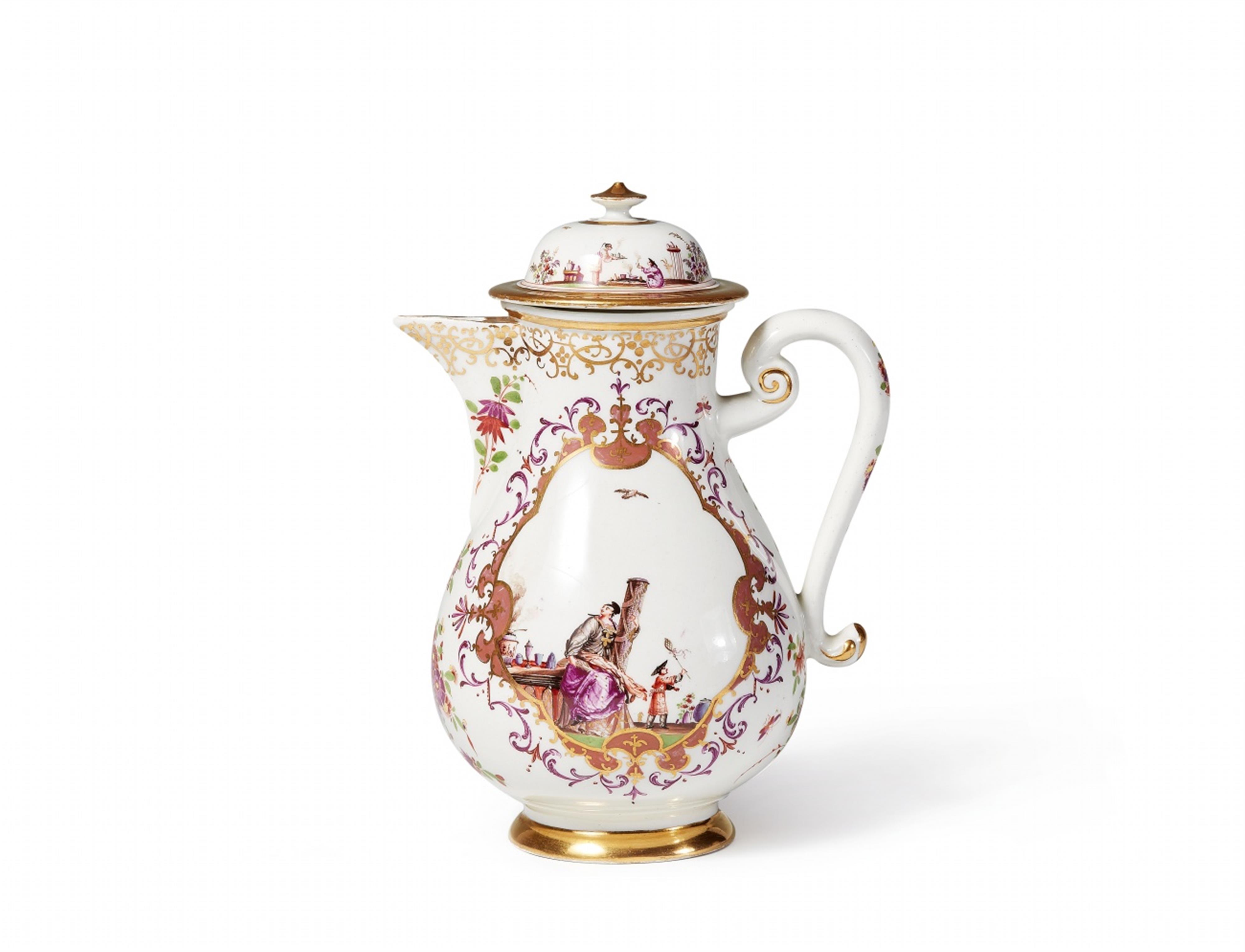 A Meissen porcelain coffee pot with early Chinoiserie decor - image-1