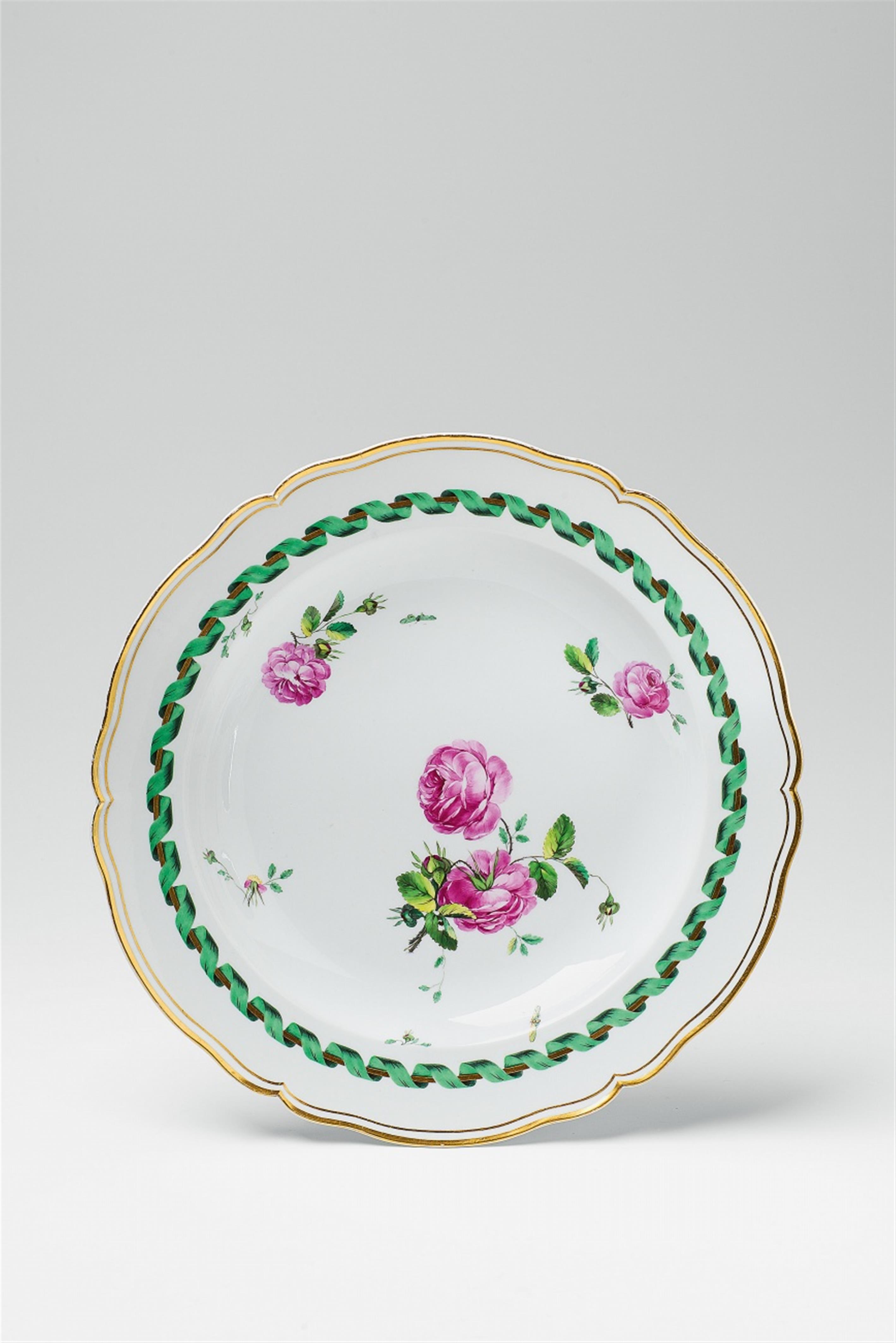 A Berlin KPM porcelain platter with green ribbon decor - image-1