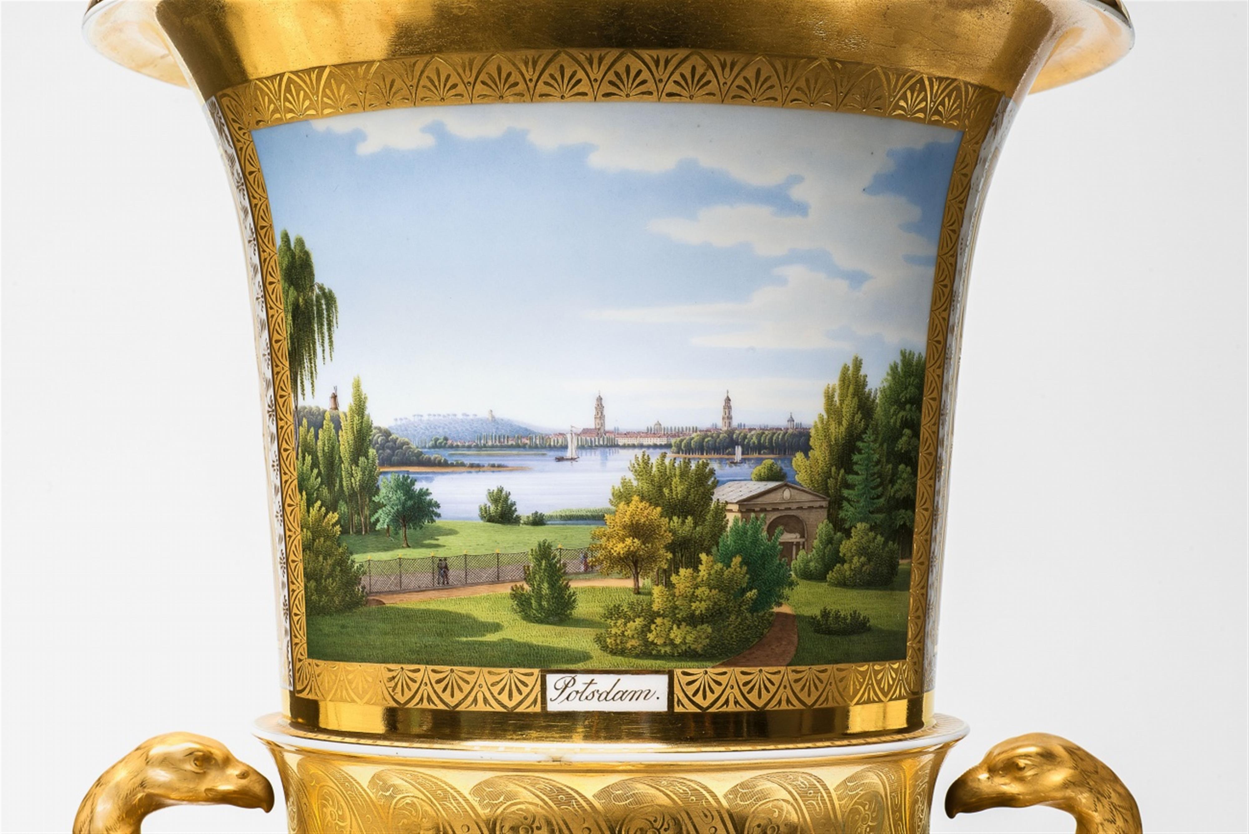 Seltene Adlerhenkel-Vase mit Ansichten von Berlin und Potsdam - image-4