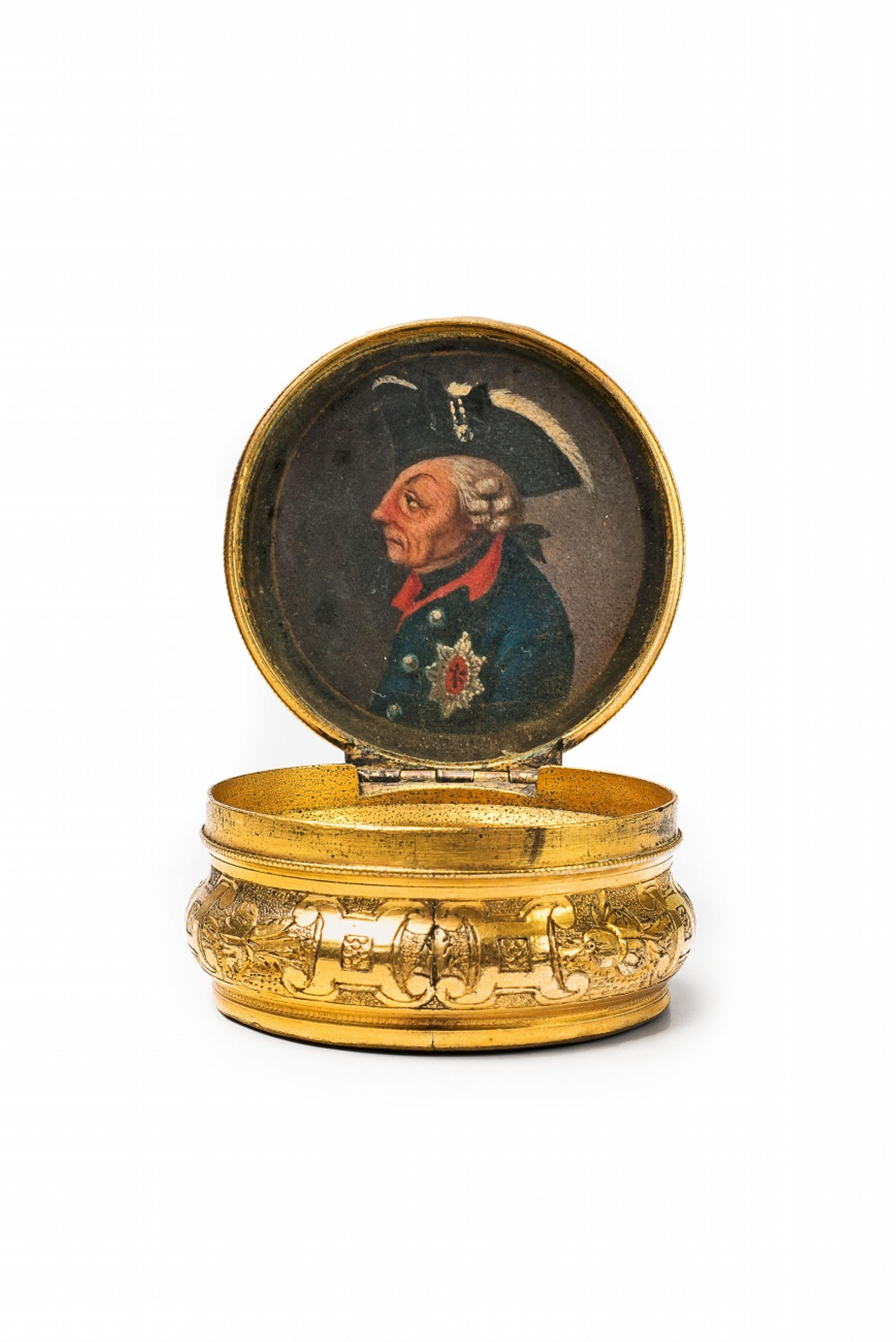 Pill box with a portrait miniature of Frederick II - image-2