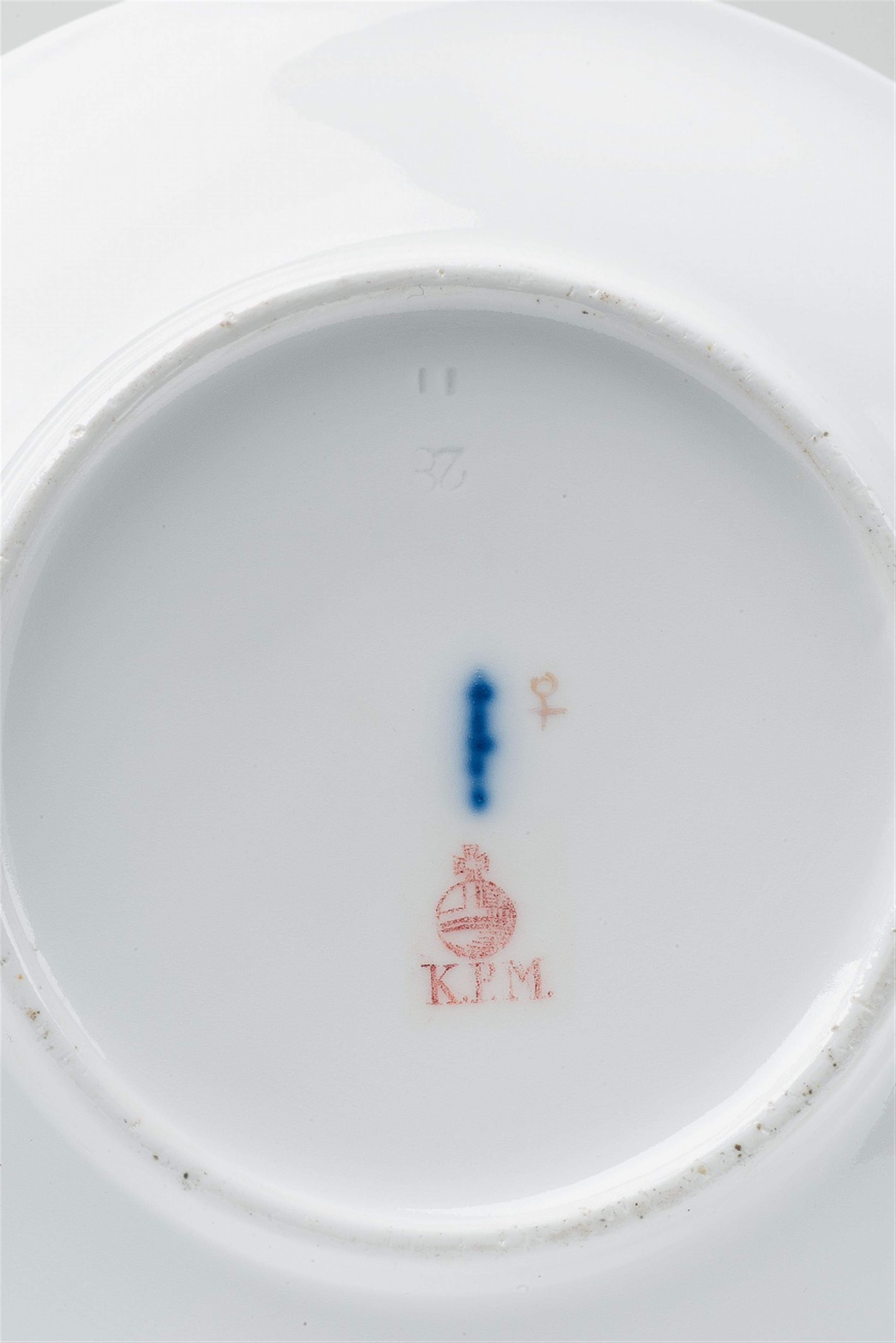A Berlin KPM porcelain cup "La confidence" - image-2