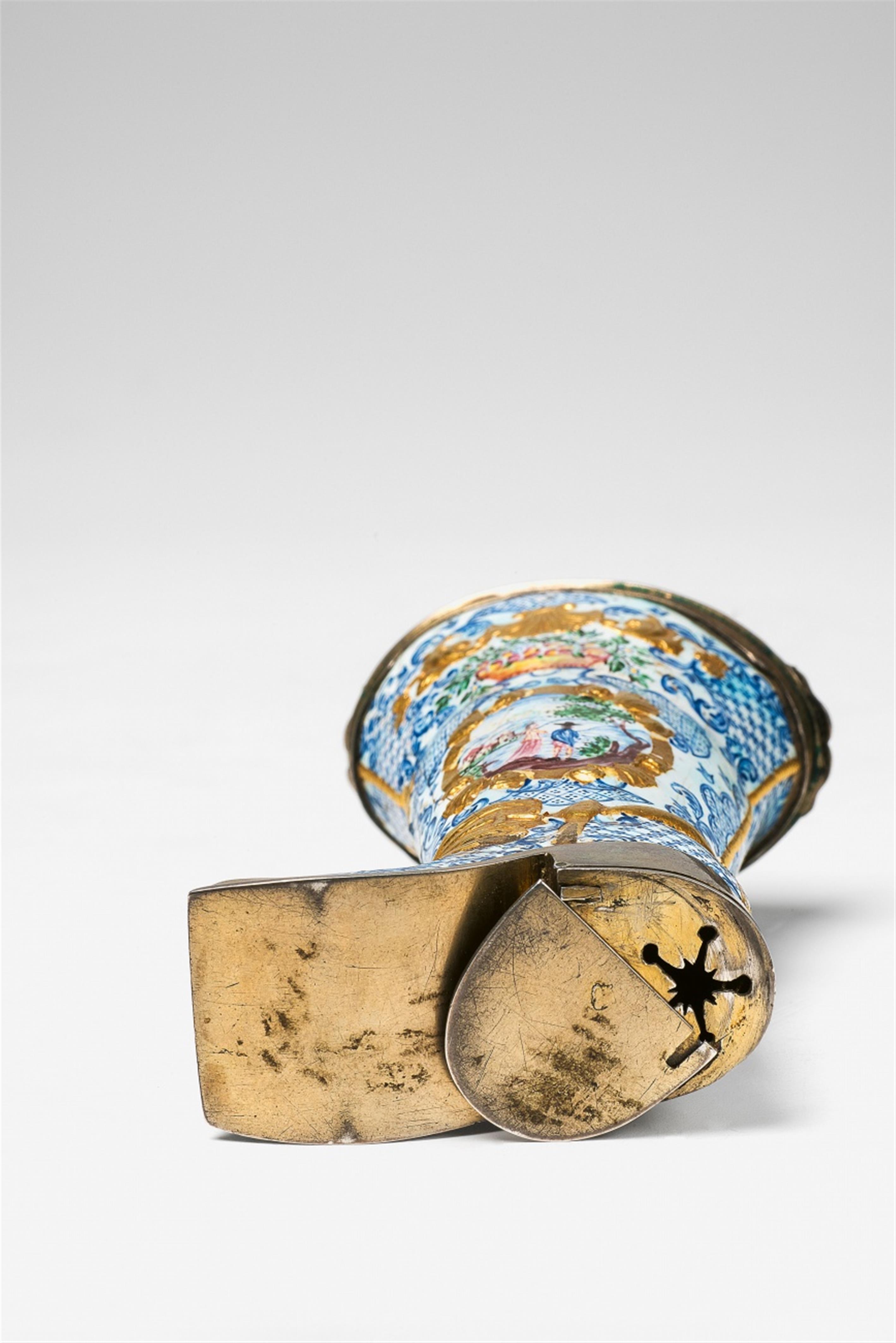 An important enamelled snuff box formed as a boot - image-4