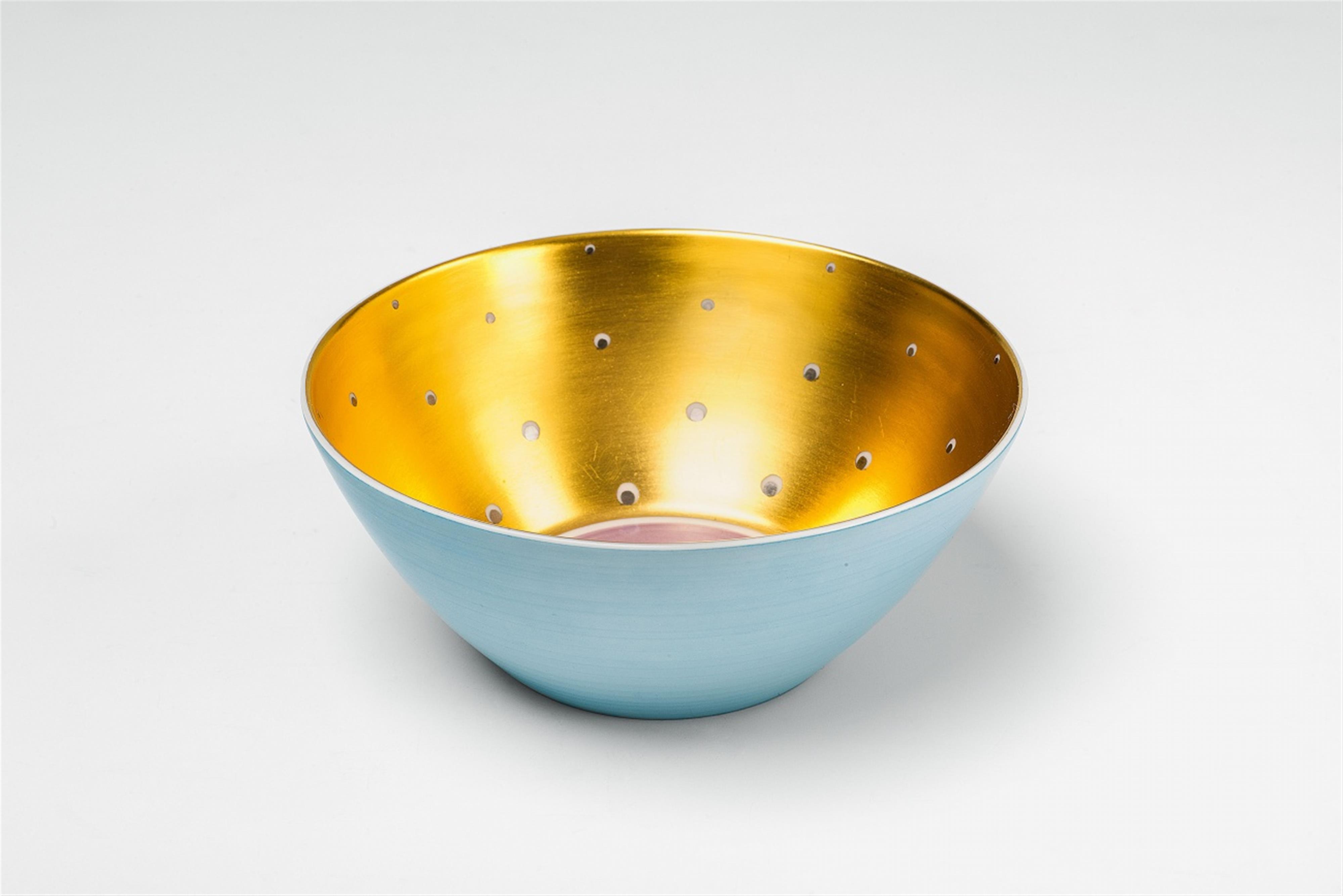 A Berlin KPM porcelain bowl with a gilt interior - image-1