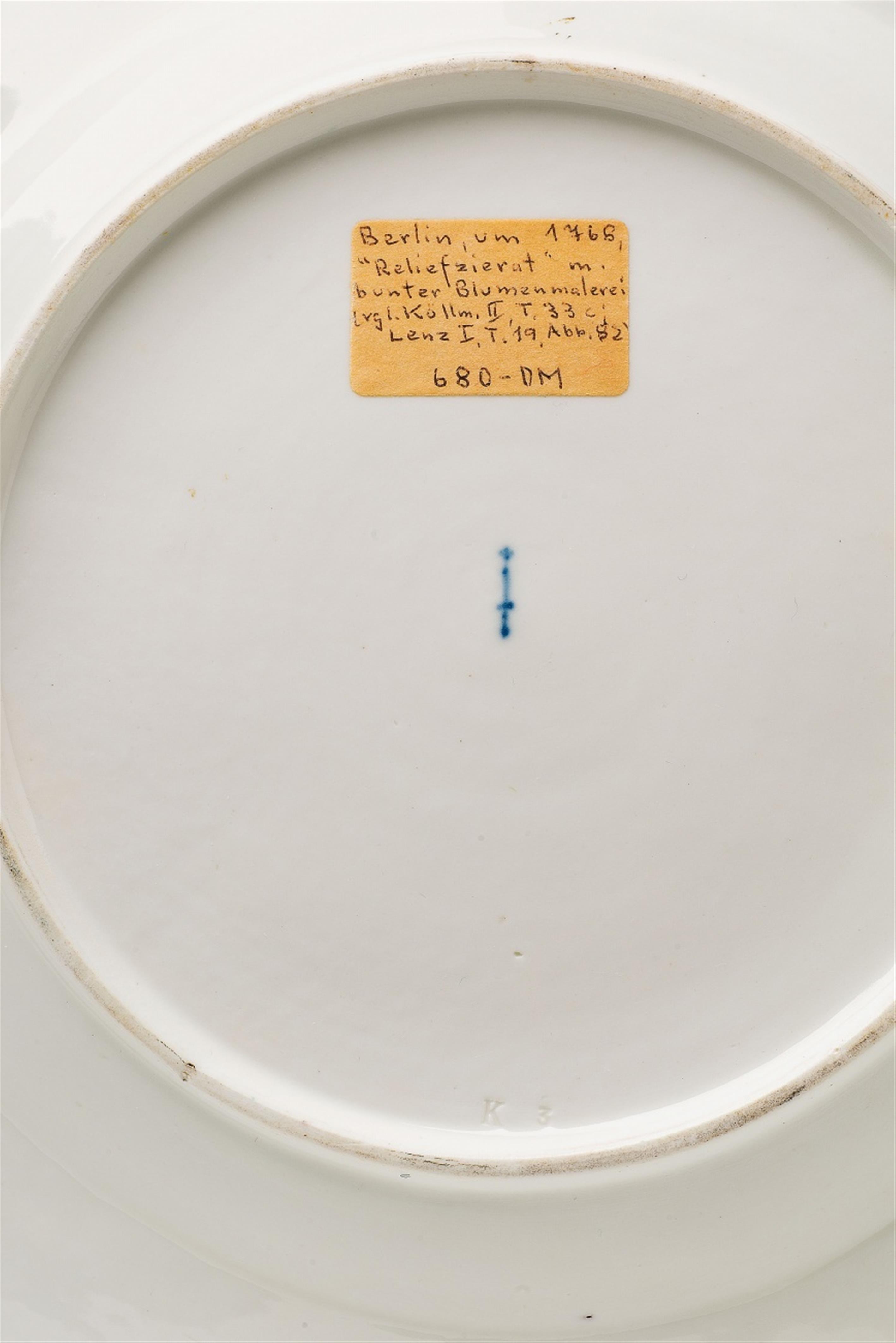 Two Berlin KPM porcelain plates from the dinner service made for Prince Henry - image-2