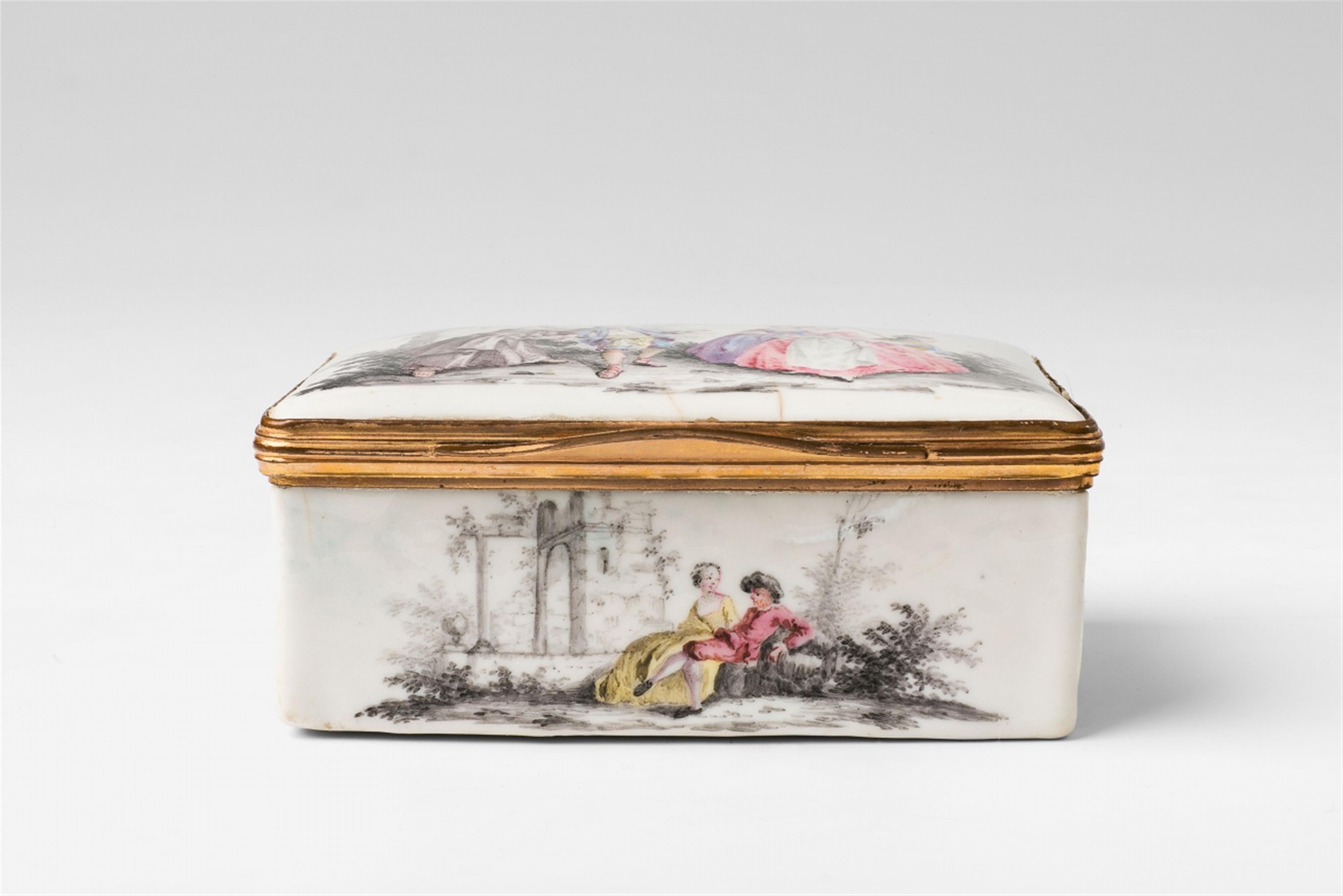 An enamel snuff box with courtship scenes - image-3