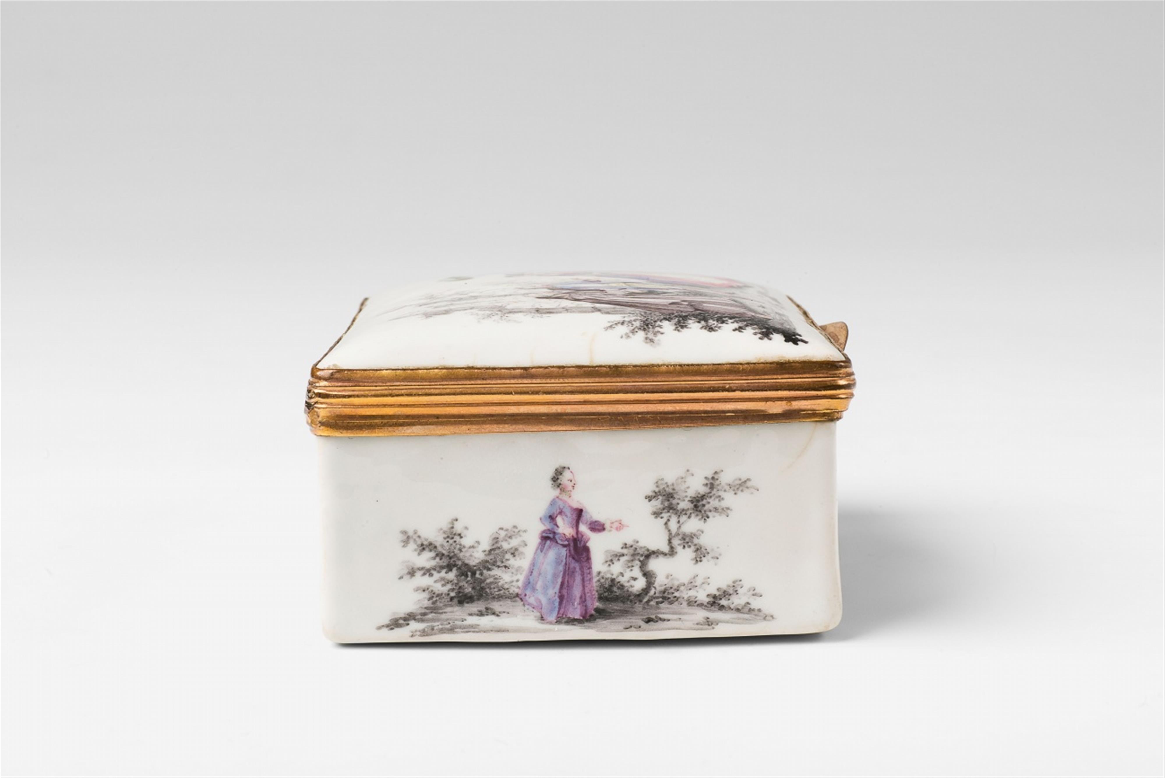 An enamel snuff box with courtship scenes - image-4