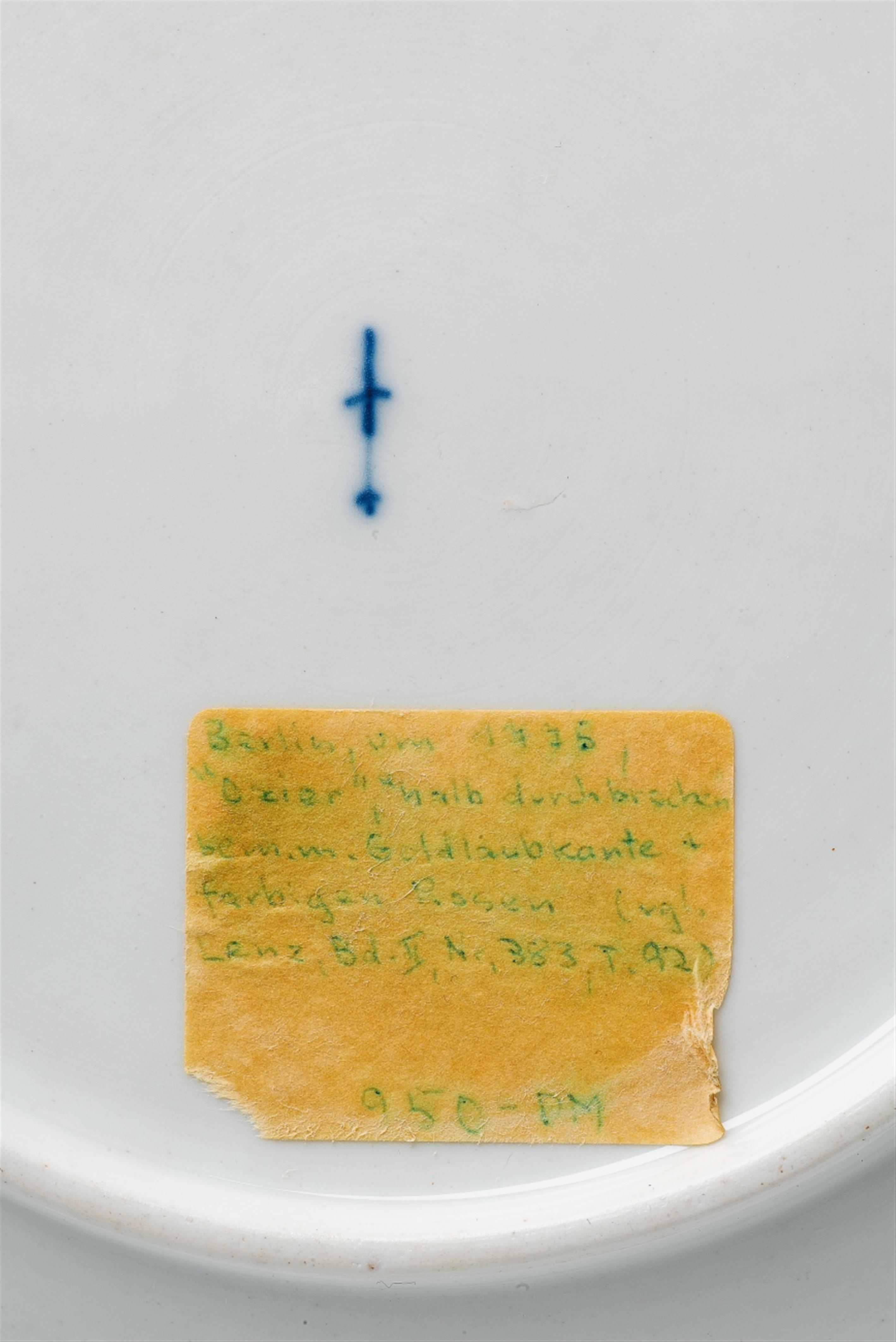 Zwei Teller aus einem Dessertservice, Geschenk Friedrichs II. an die Prinzessin von Oranien - image-3
