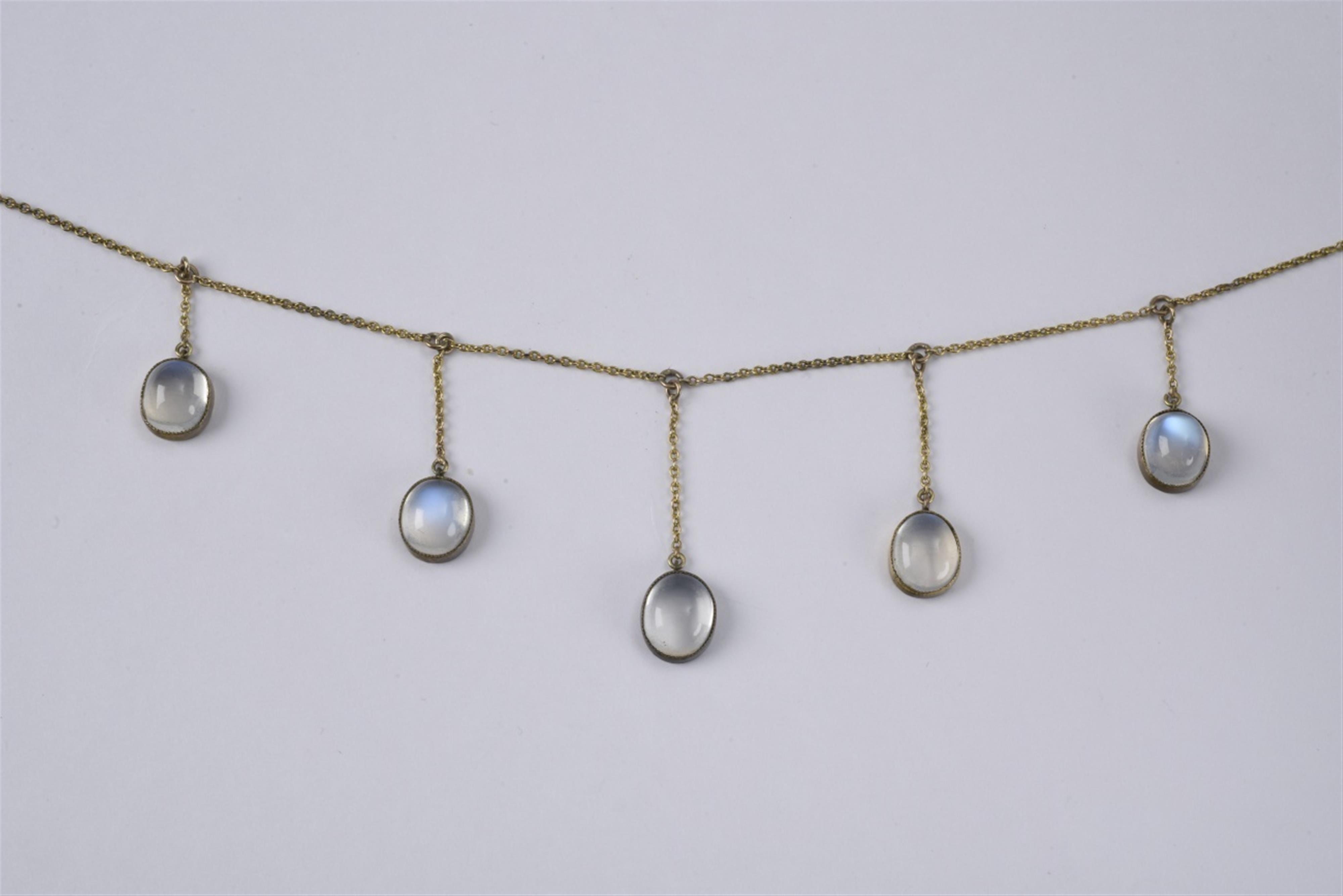 A delicate 14k gold and moonstone collier - image-1
