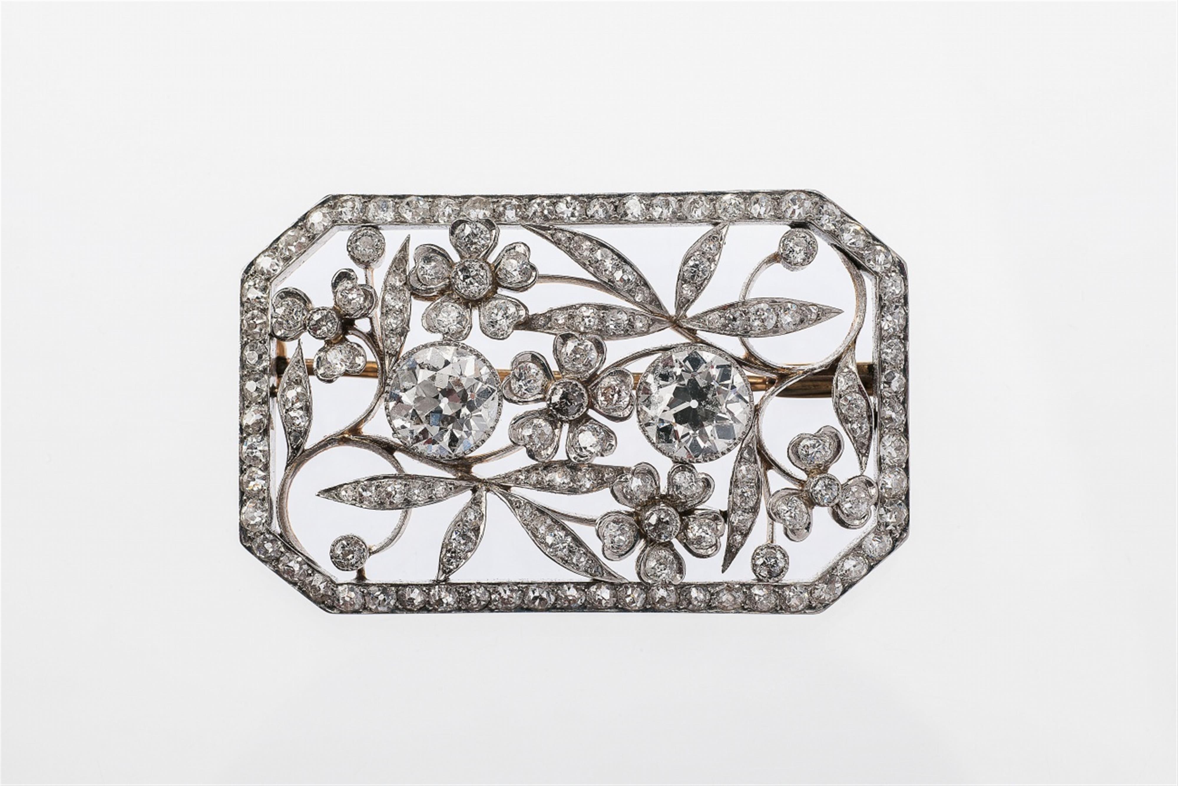 A Belle Epoque diamond brooch - image-2
