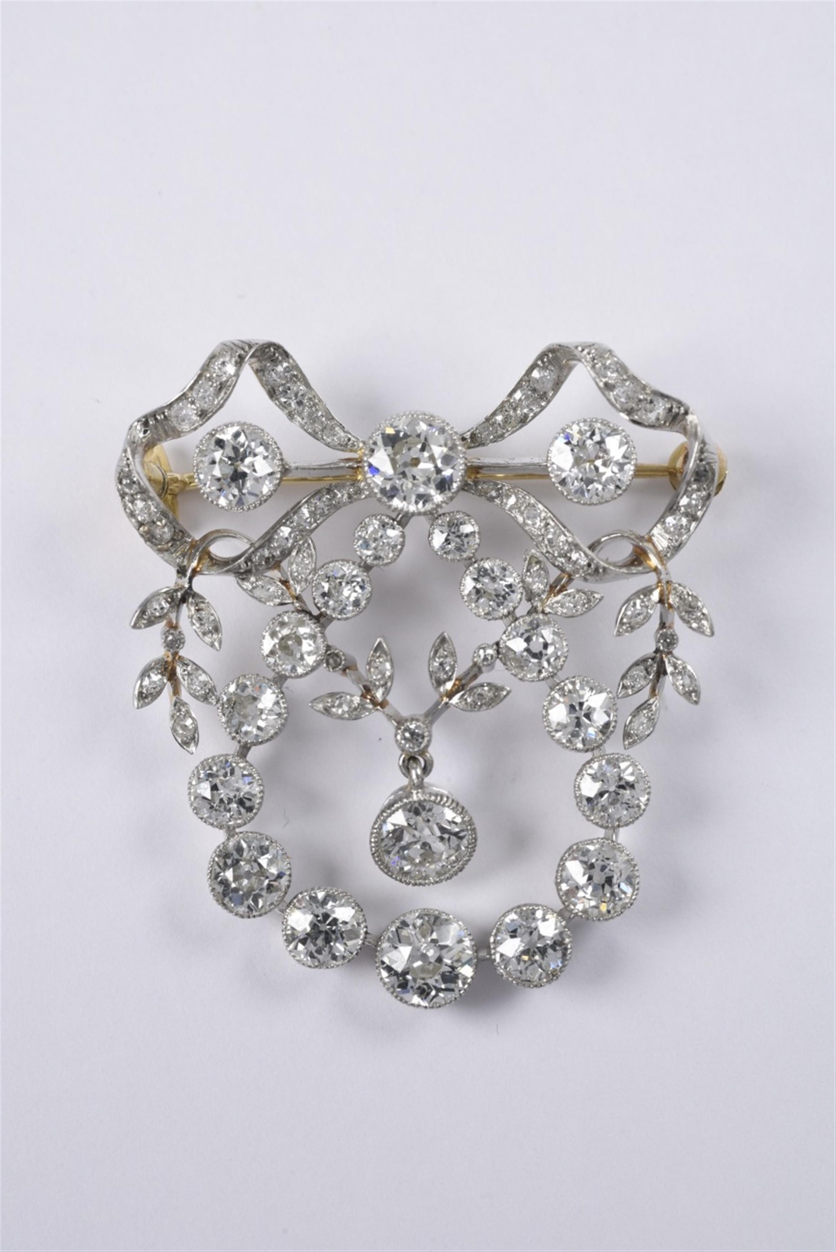 A Belle Epoque platinum and 18k gold pendant brooch - image-1
