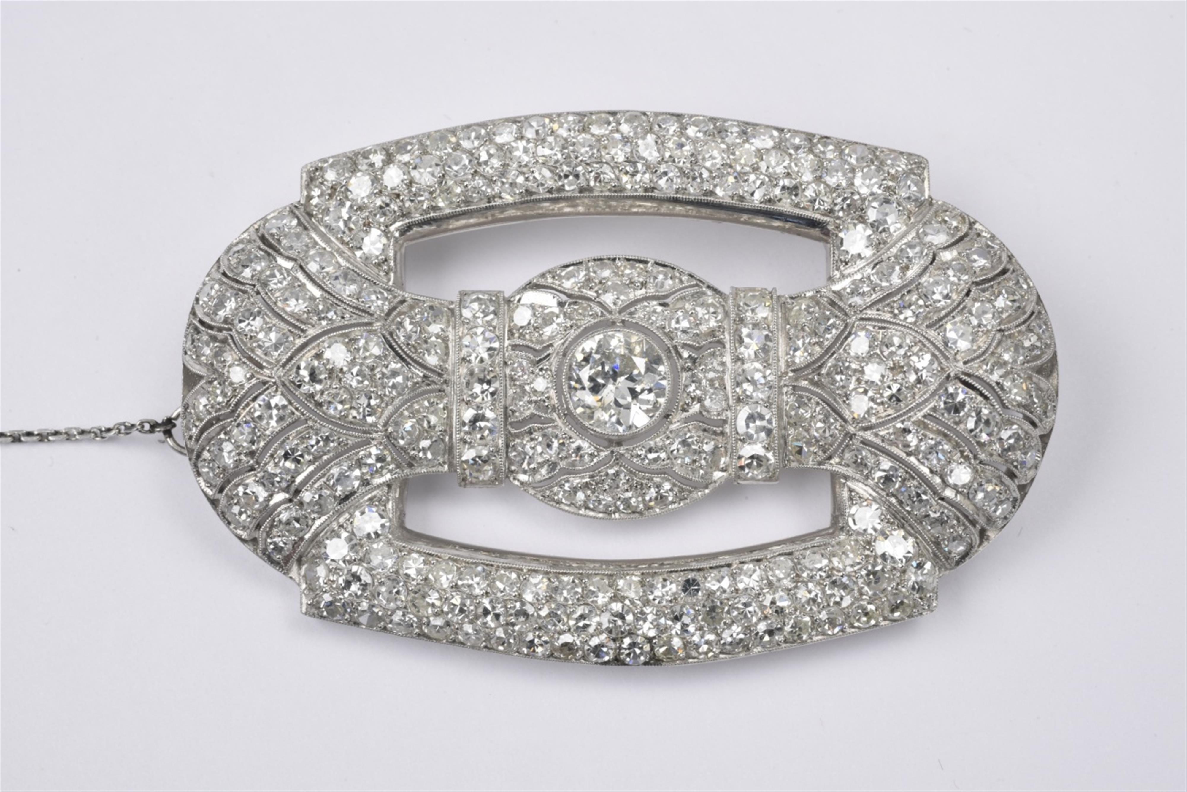 An 18k white gold and diamond Art Deco brooch - image-1