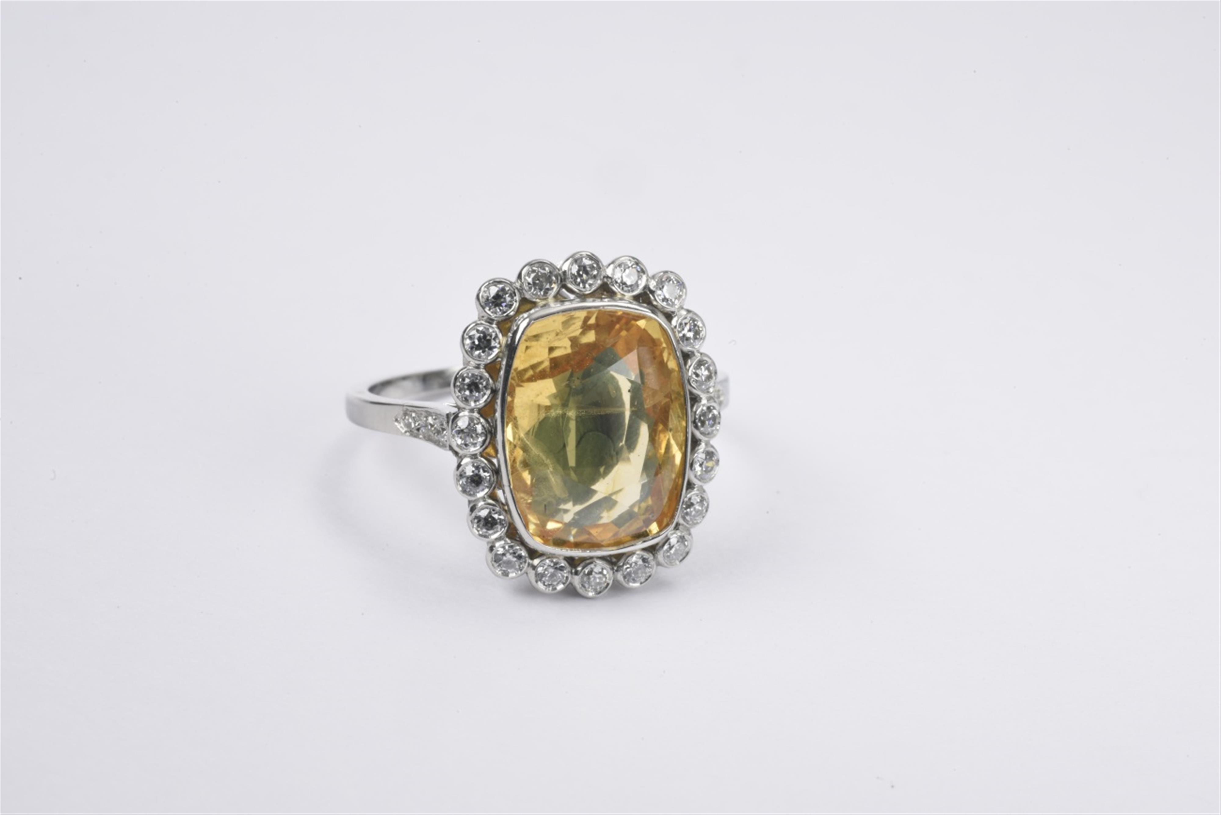 A platinum and natural yellow sapphire ring - image-1