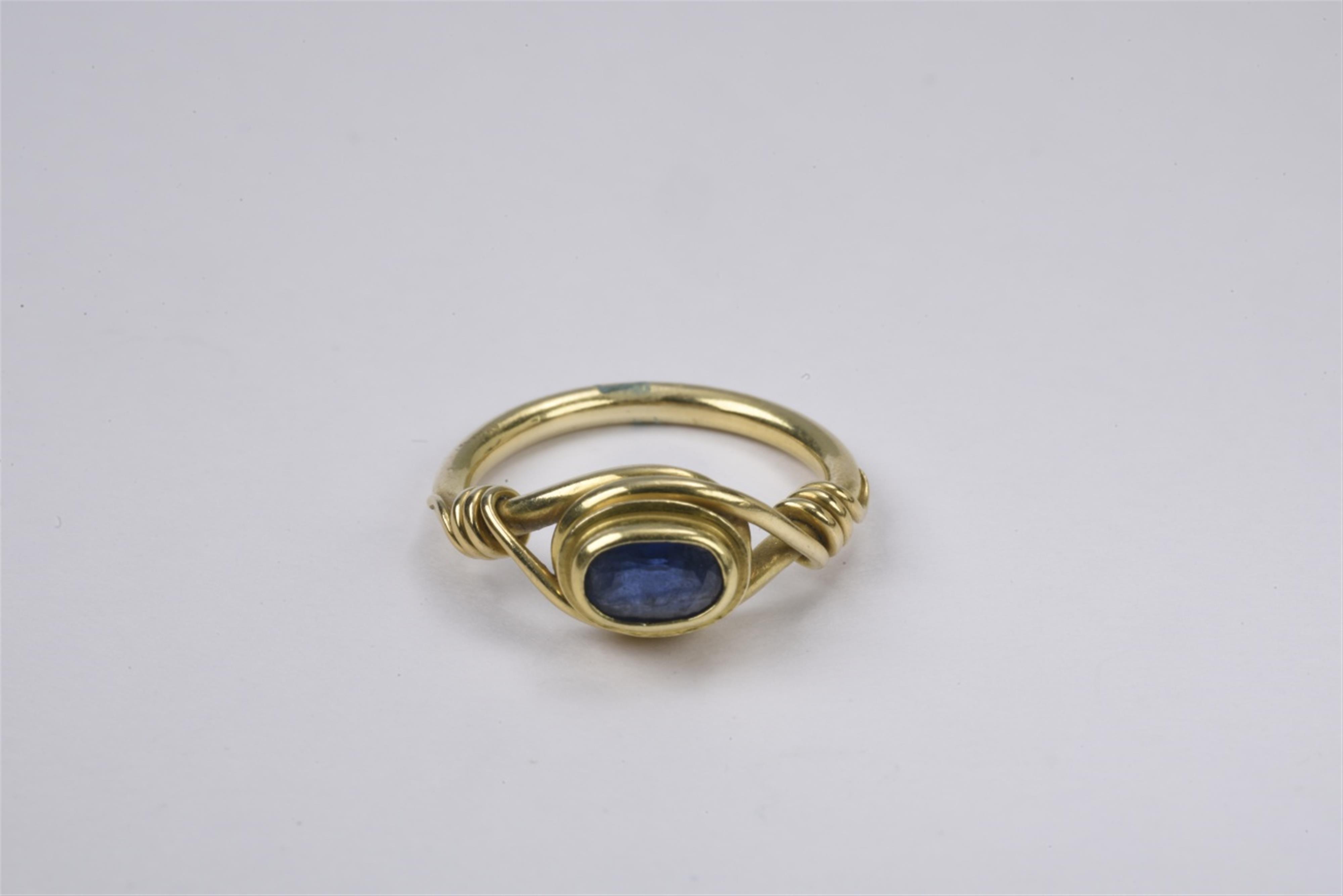 A 14k gold and sapphire ring - image-1
