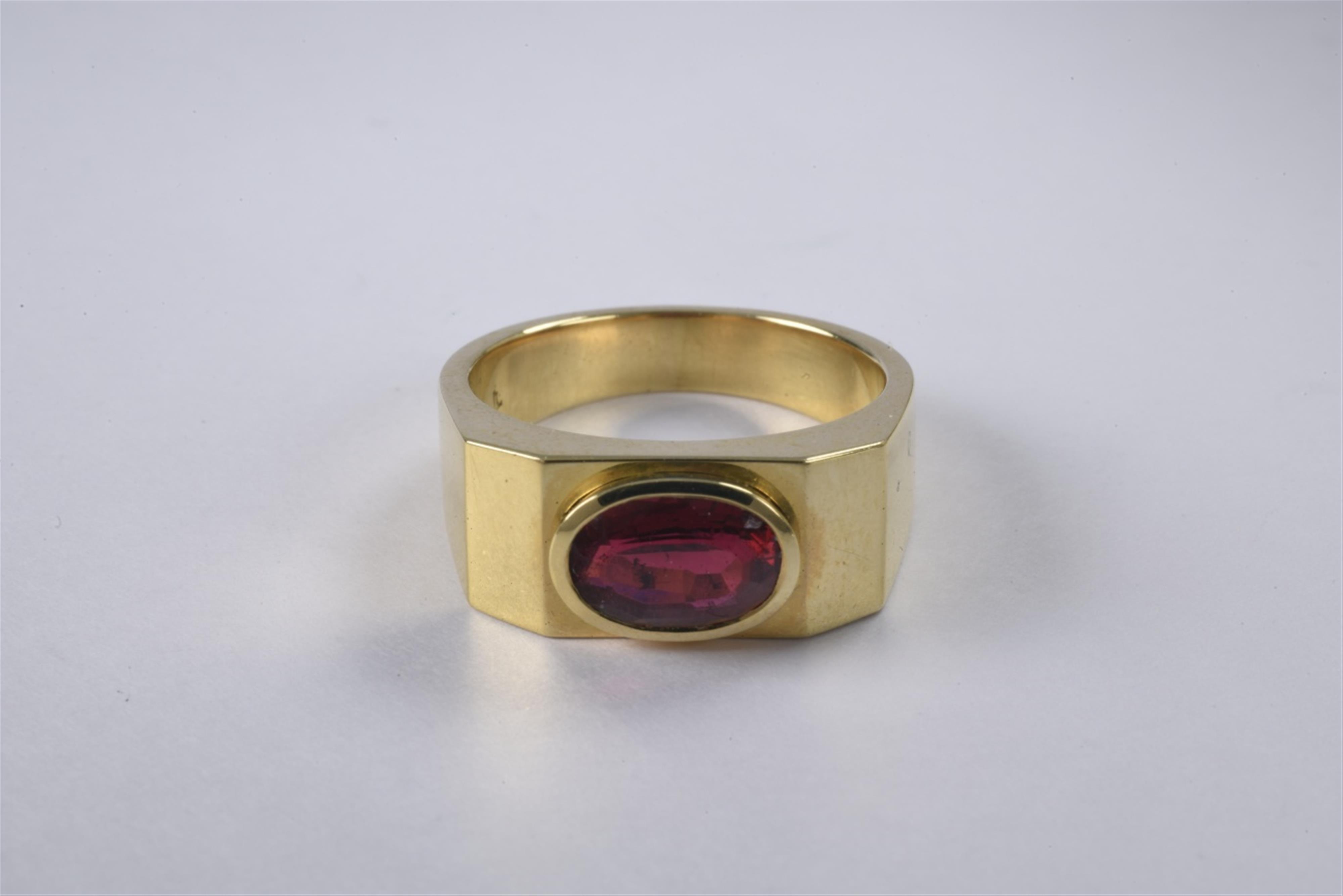 An 18k gold rubelite gentlemen's ring - image-1