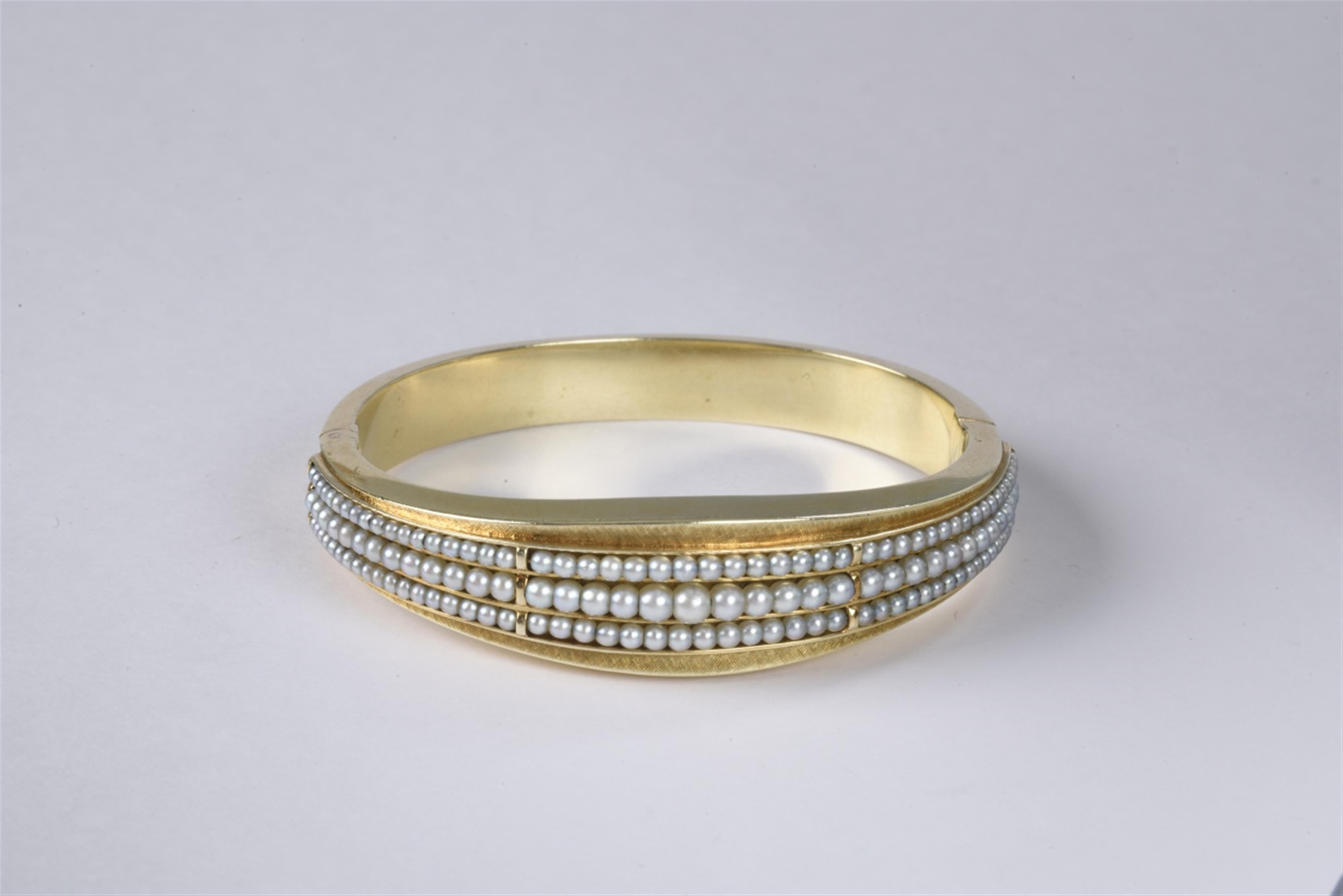 A 14k gold and pearl bangle - image-1