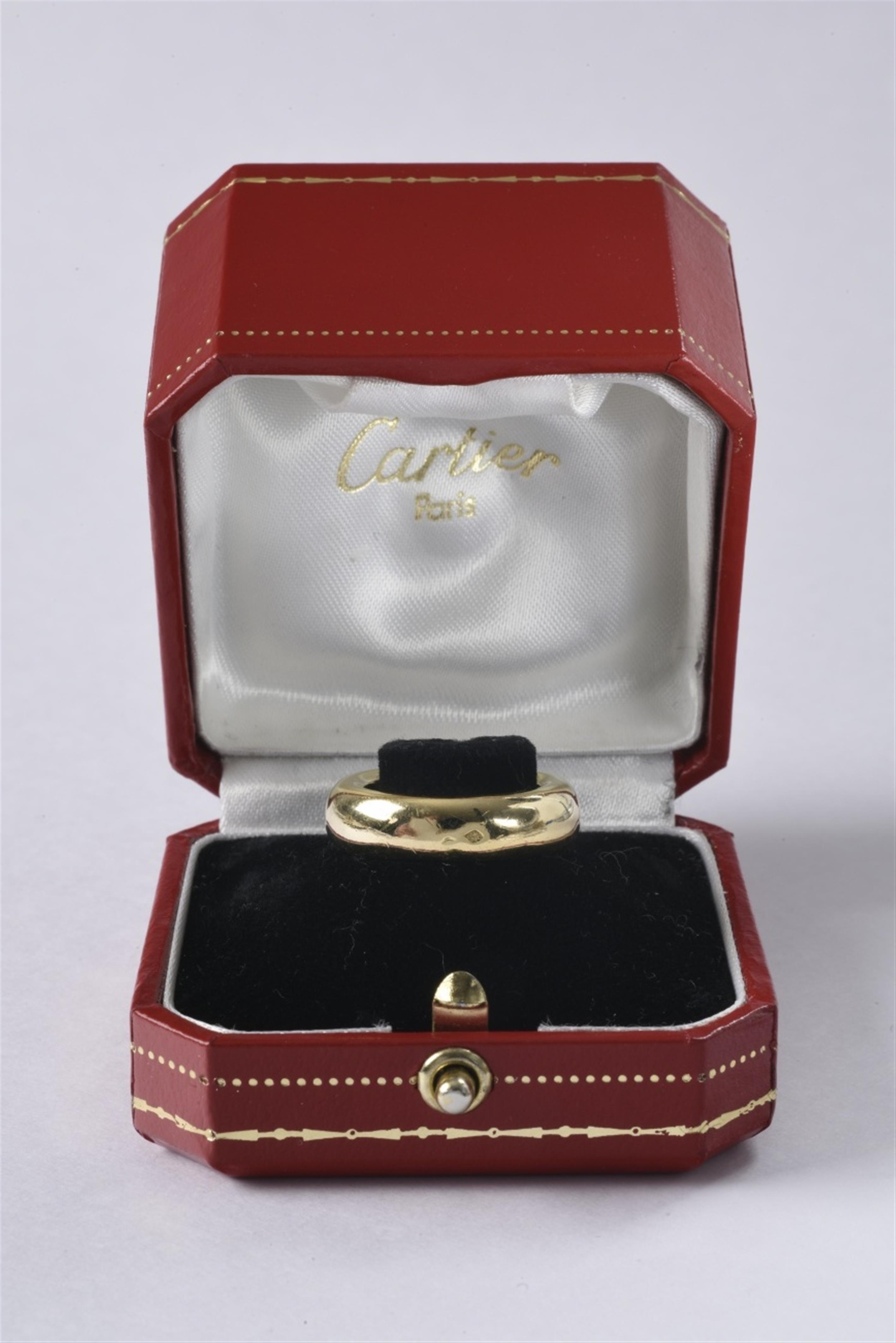 An 18k gold Cartier ring - image-2
