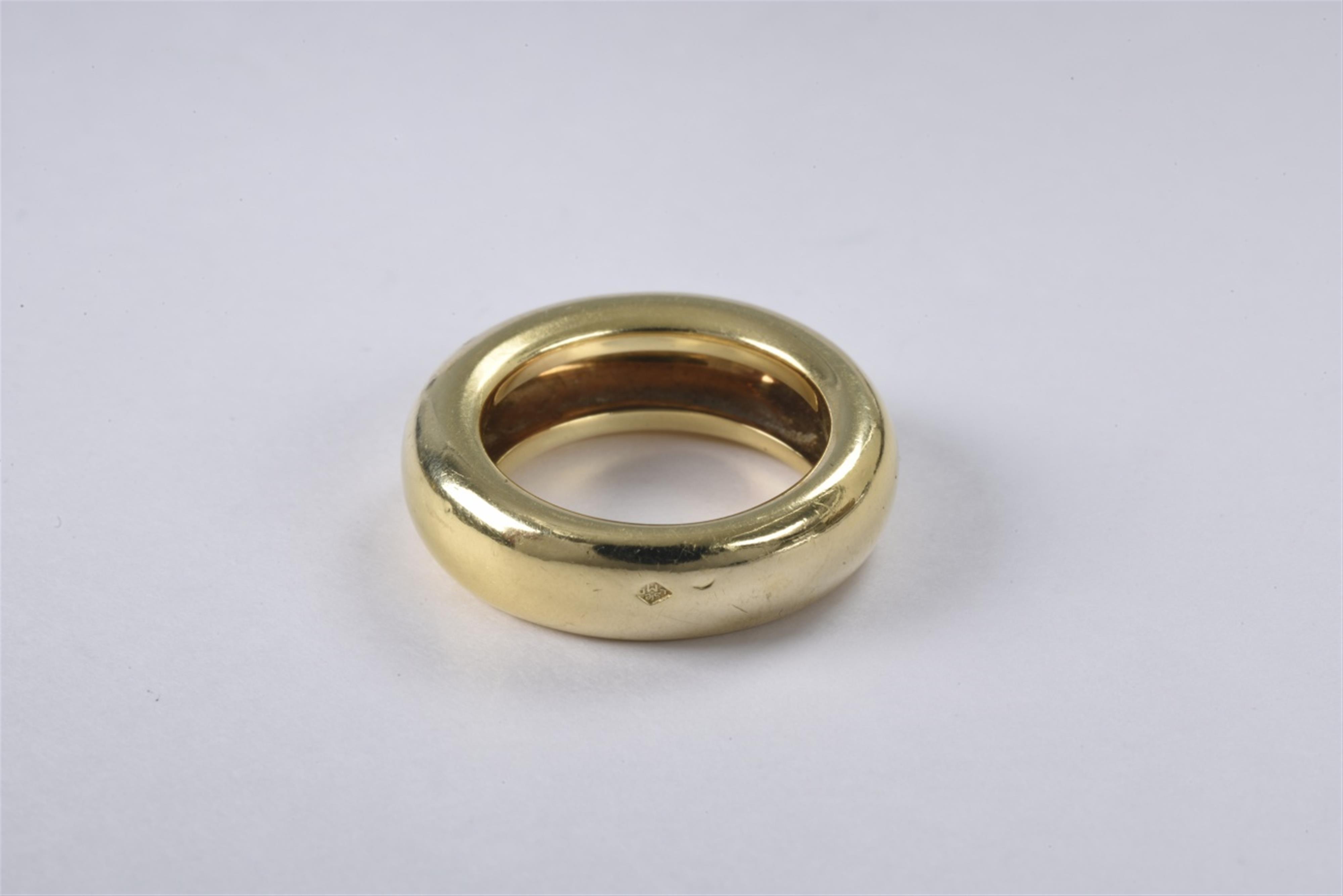 An 18k gold Cartier ring - image-1