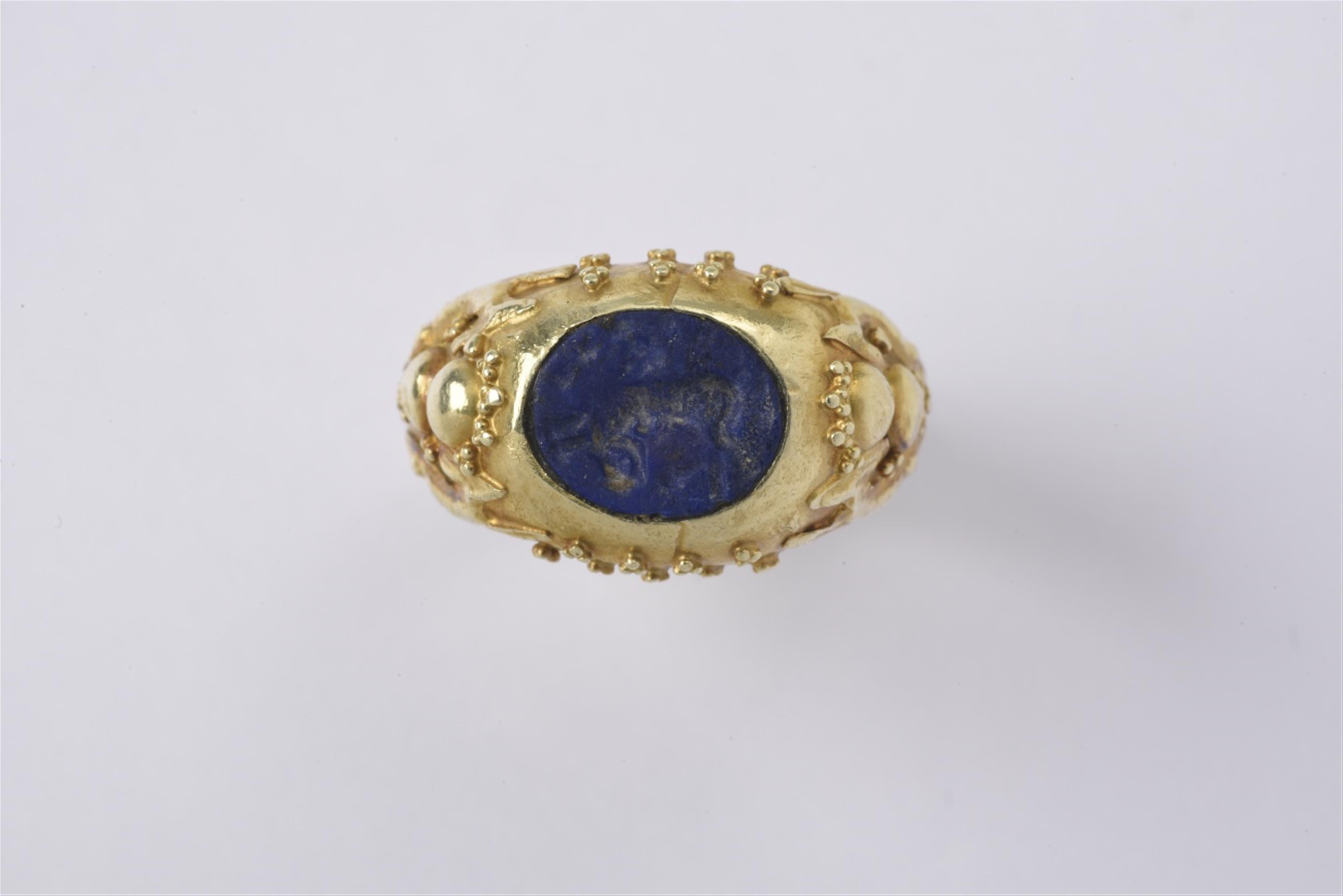 A ring with a Sassanian intaglio - image-1