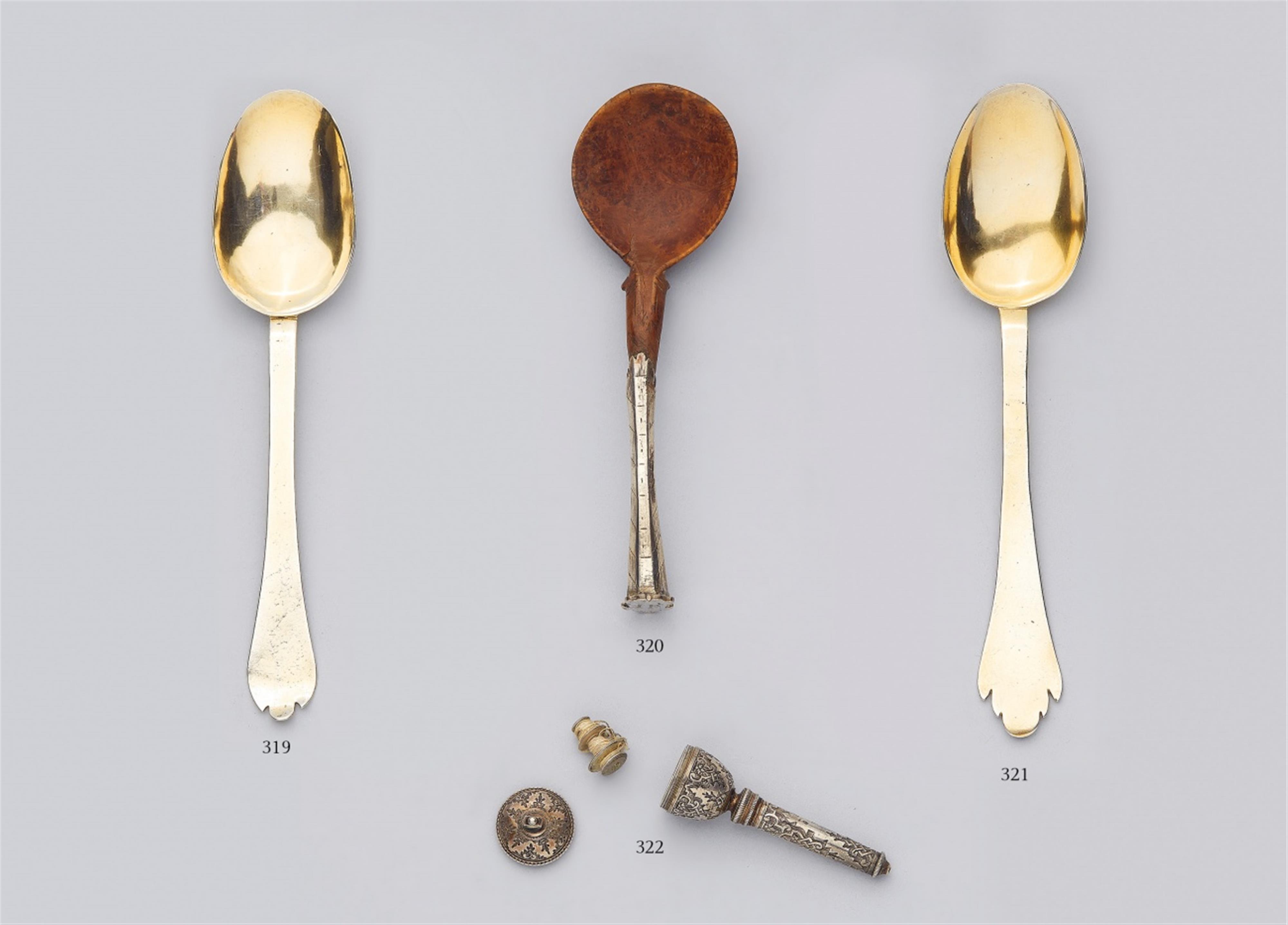A silver spoon with a boxwood ladle. - image-1