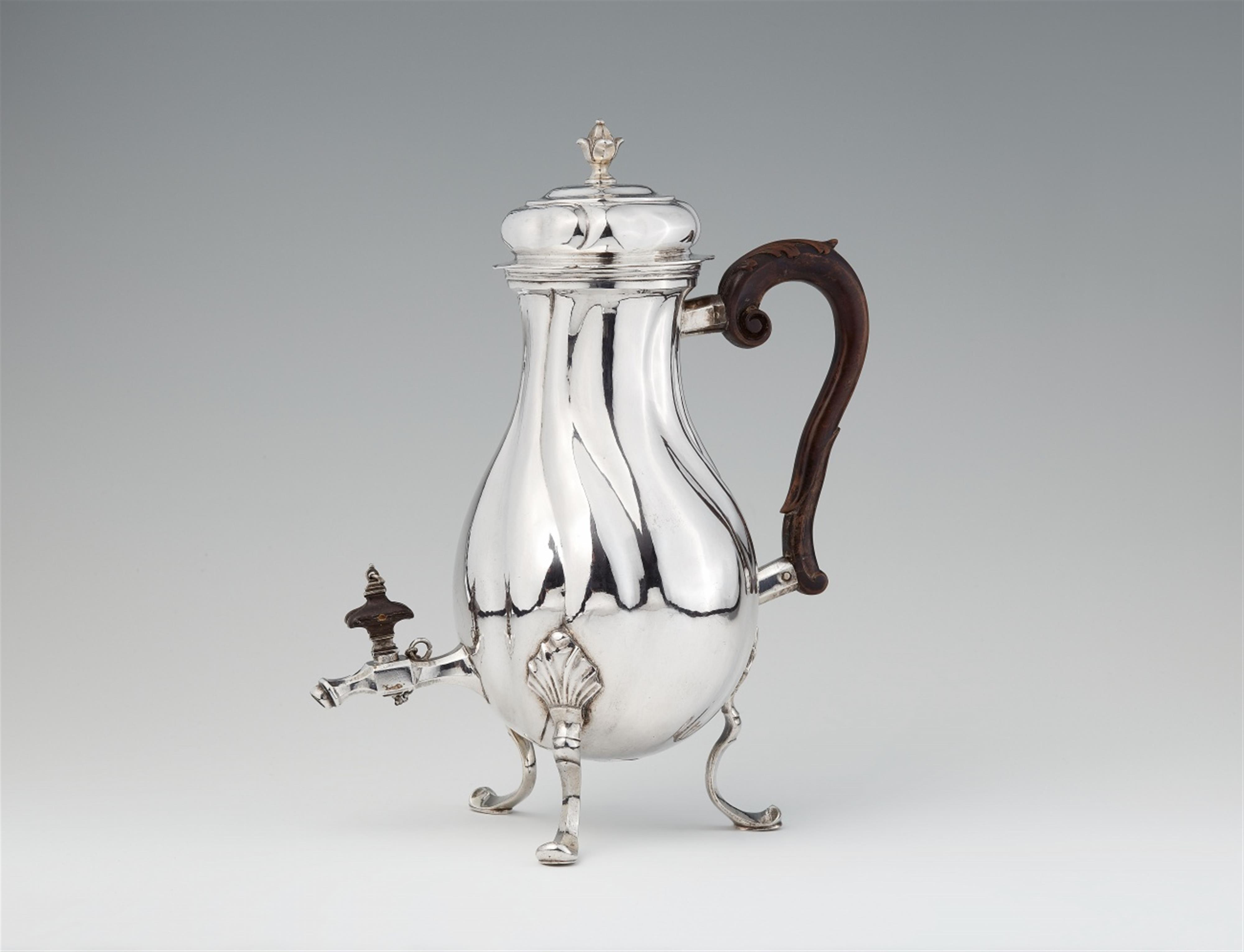 An Augsburg silver tea urn - image-1