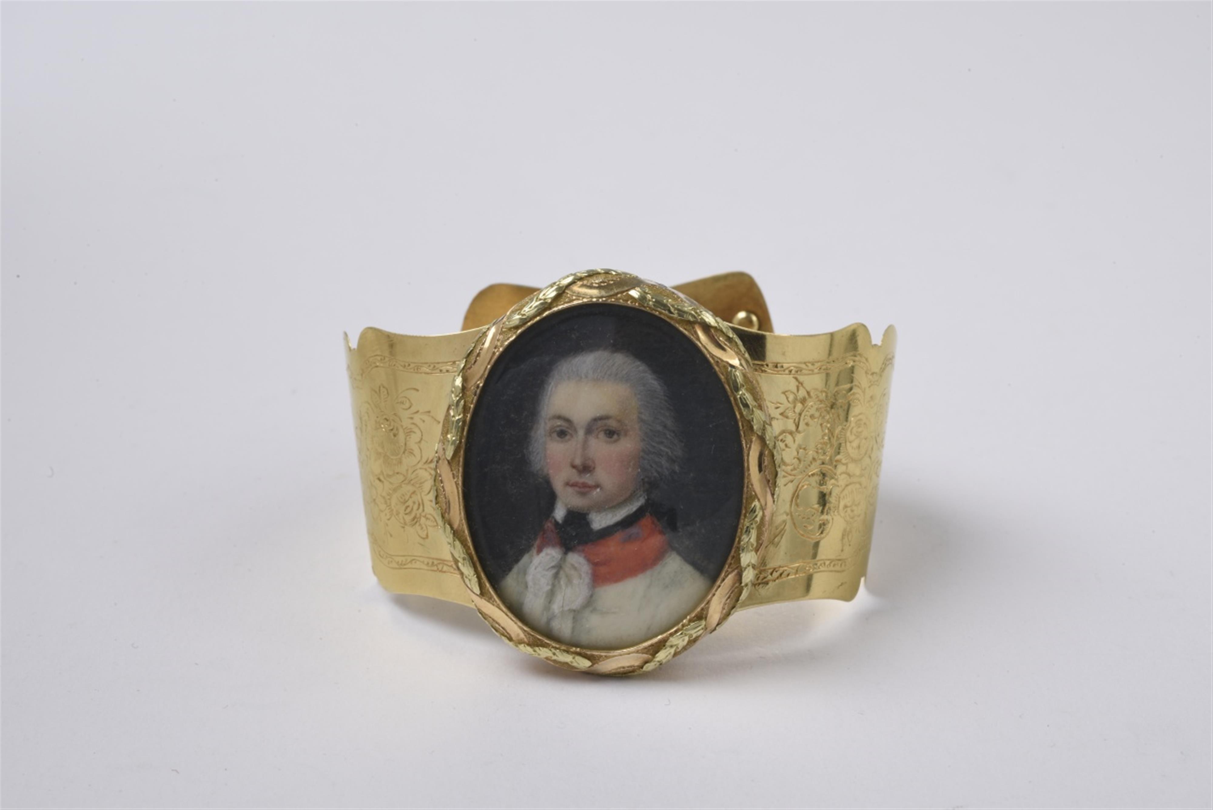 A Louis Philippe 18k gold bracelet with a portrait miniature - image-1