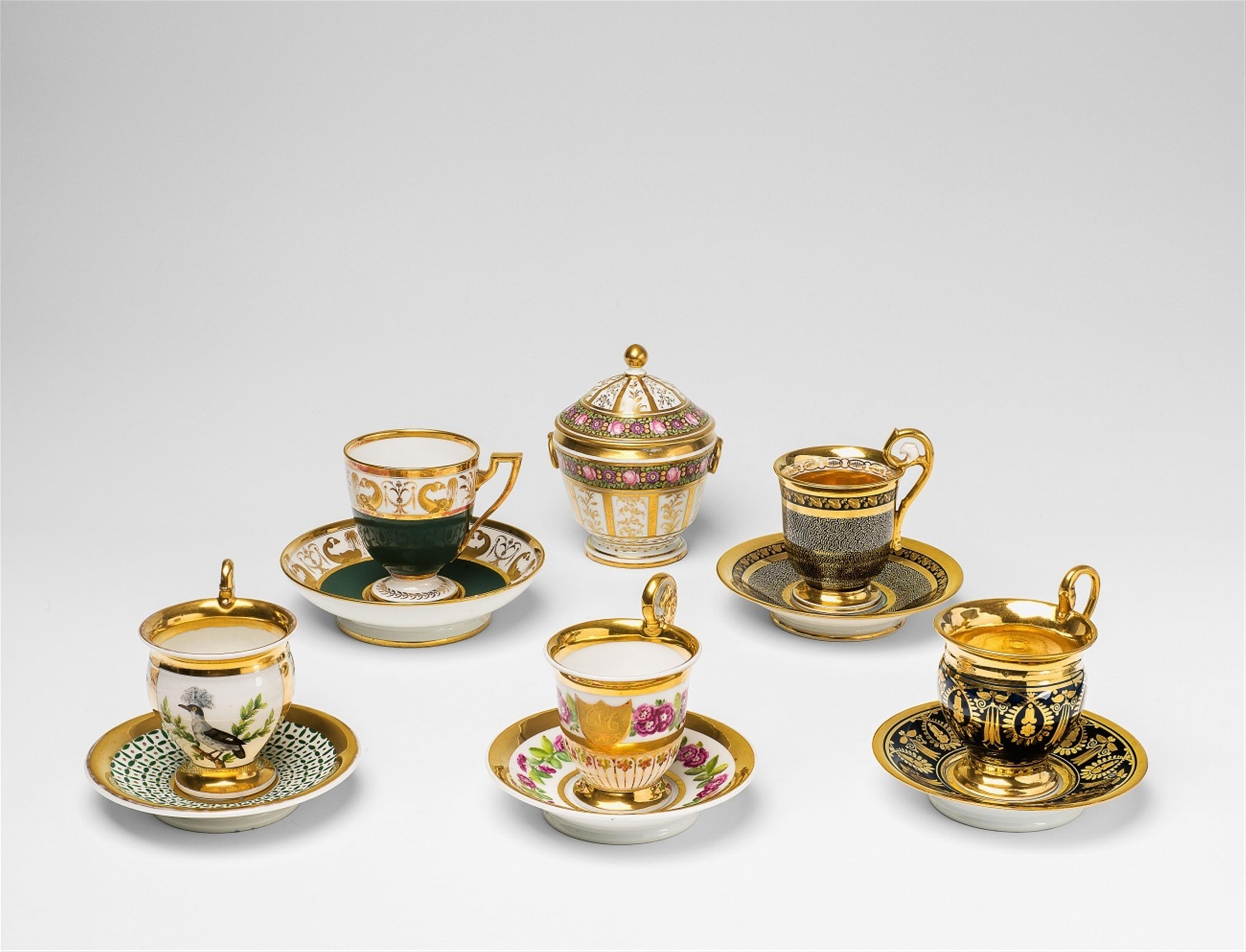 Five Parisian porcelain cups and a sugar box - image-1