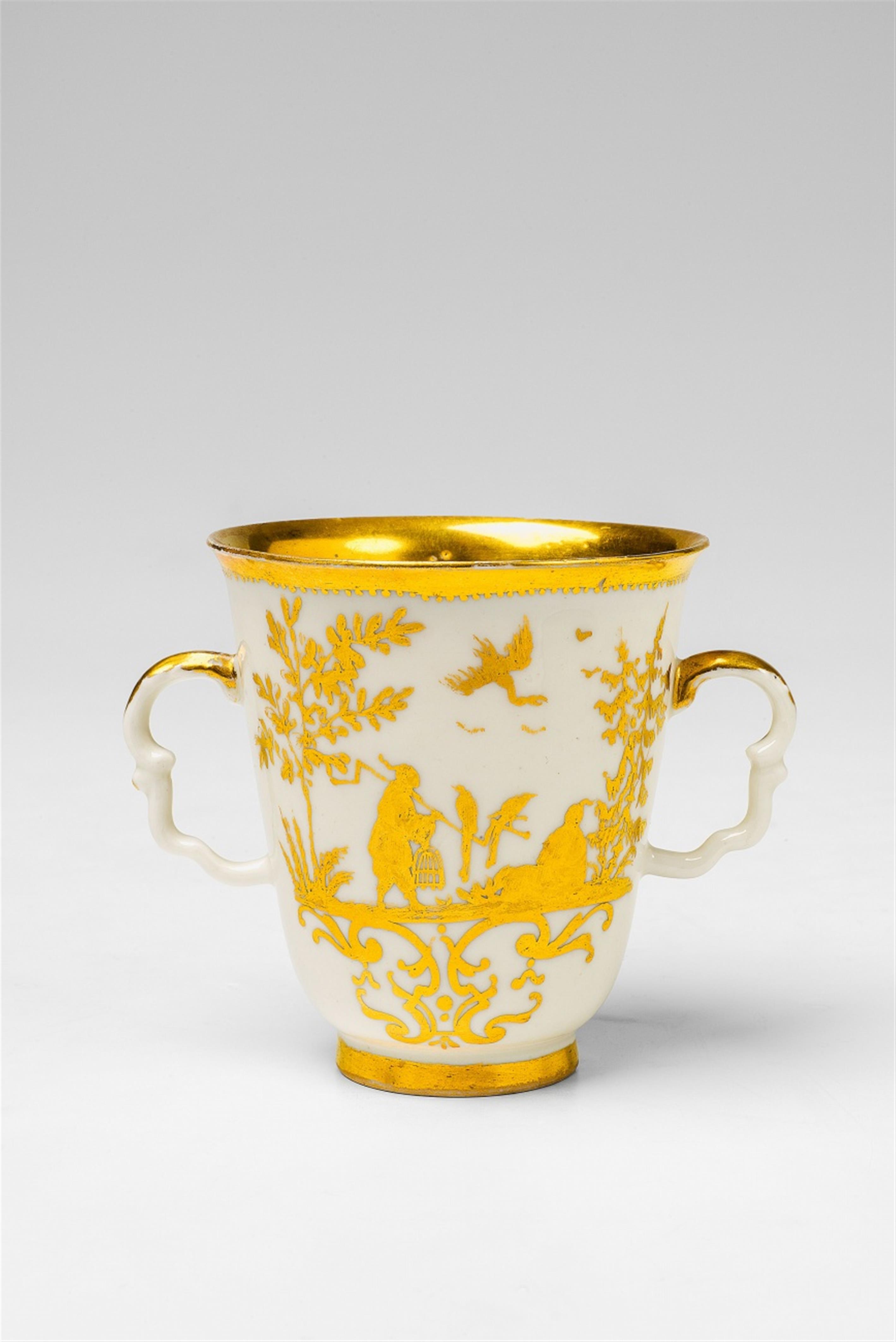 A Meissen porcelain two-handled beaker with Augsburg "goldchinesen" - image-1