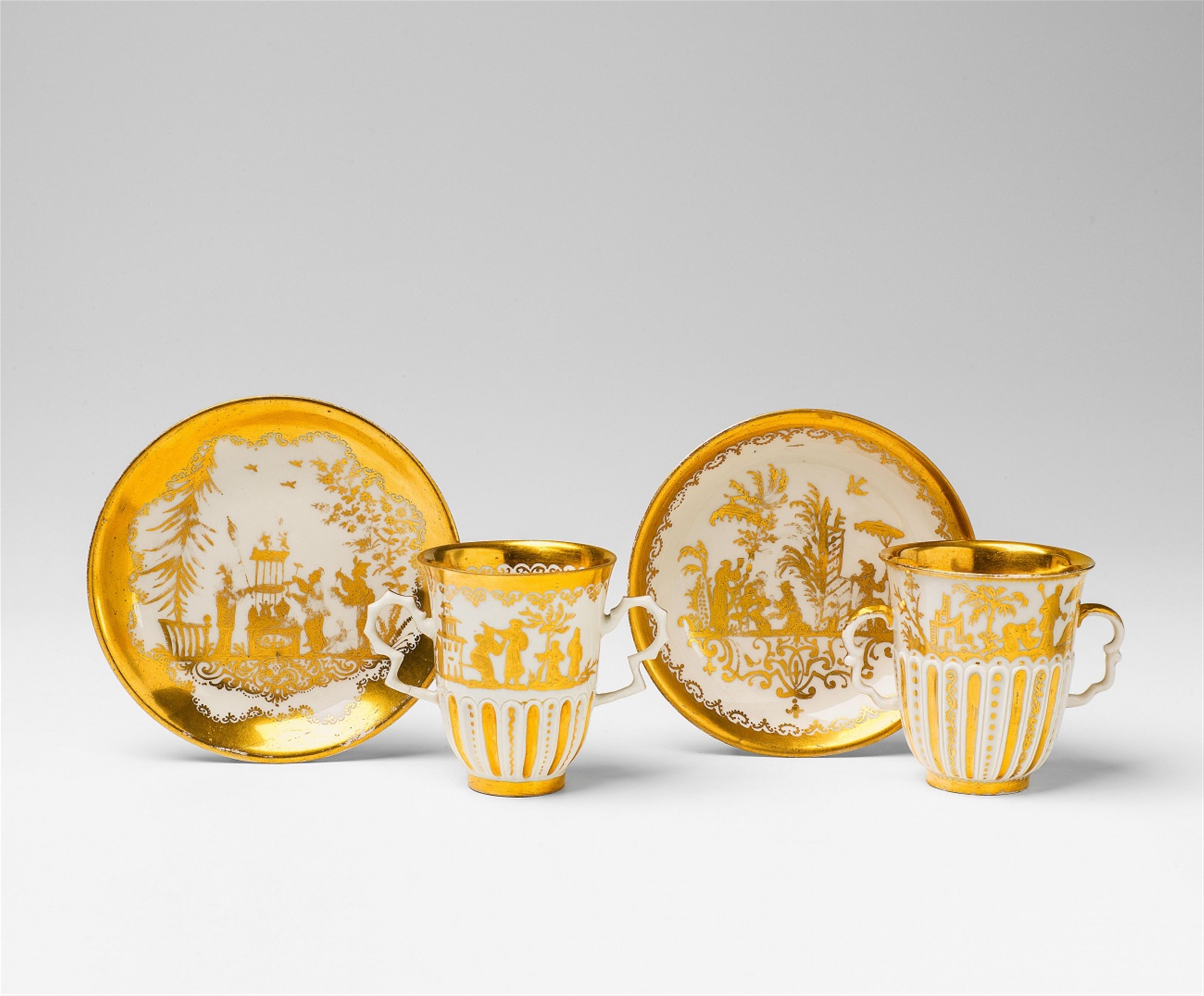 Two Meissen porcelain beakers with gilt Chinoiseries - image-1