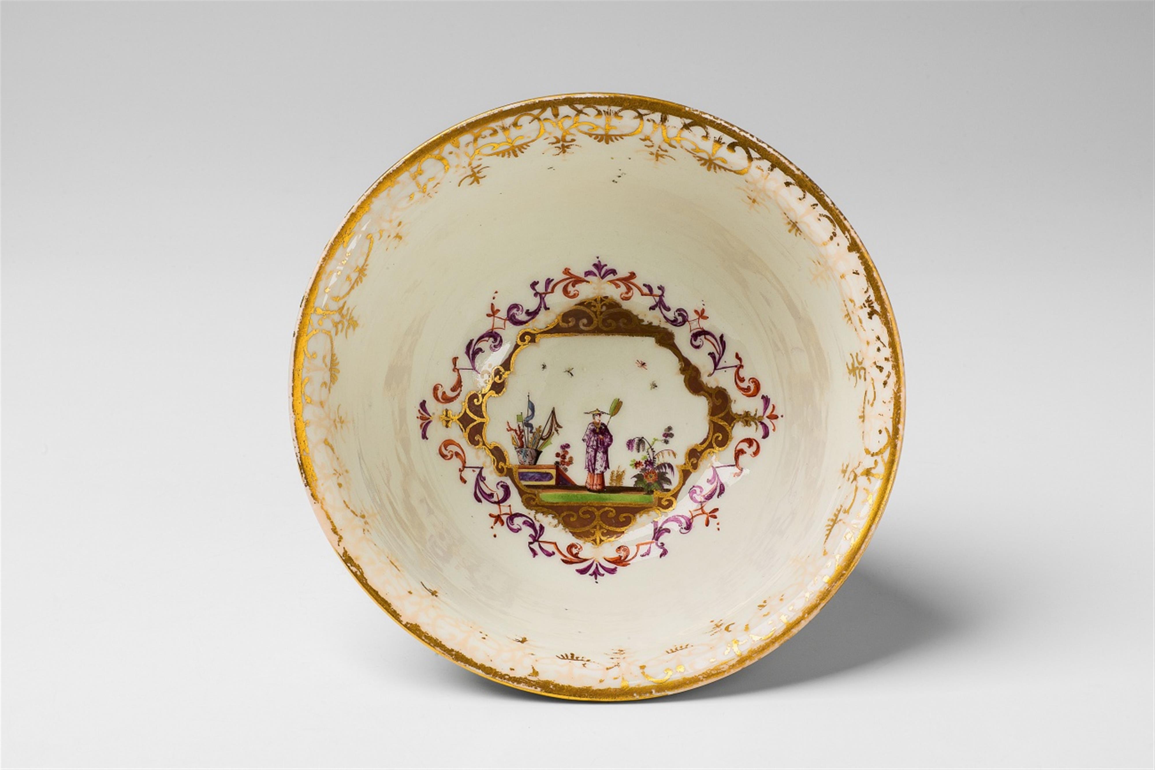 A Meissen porcelain slop bowl with Hoeroldt Chinoiseries - image-3