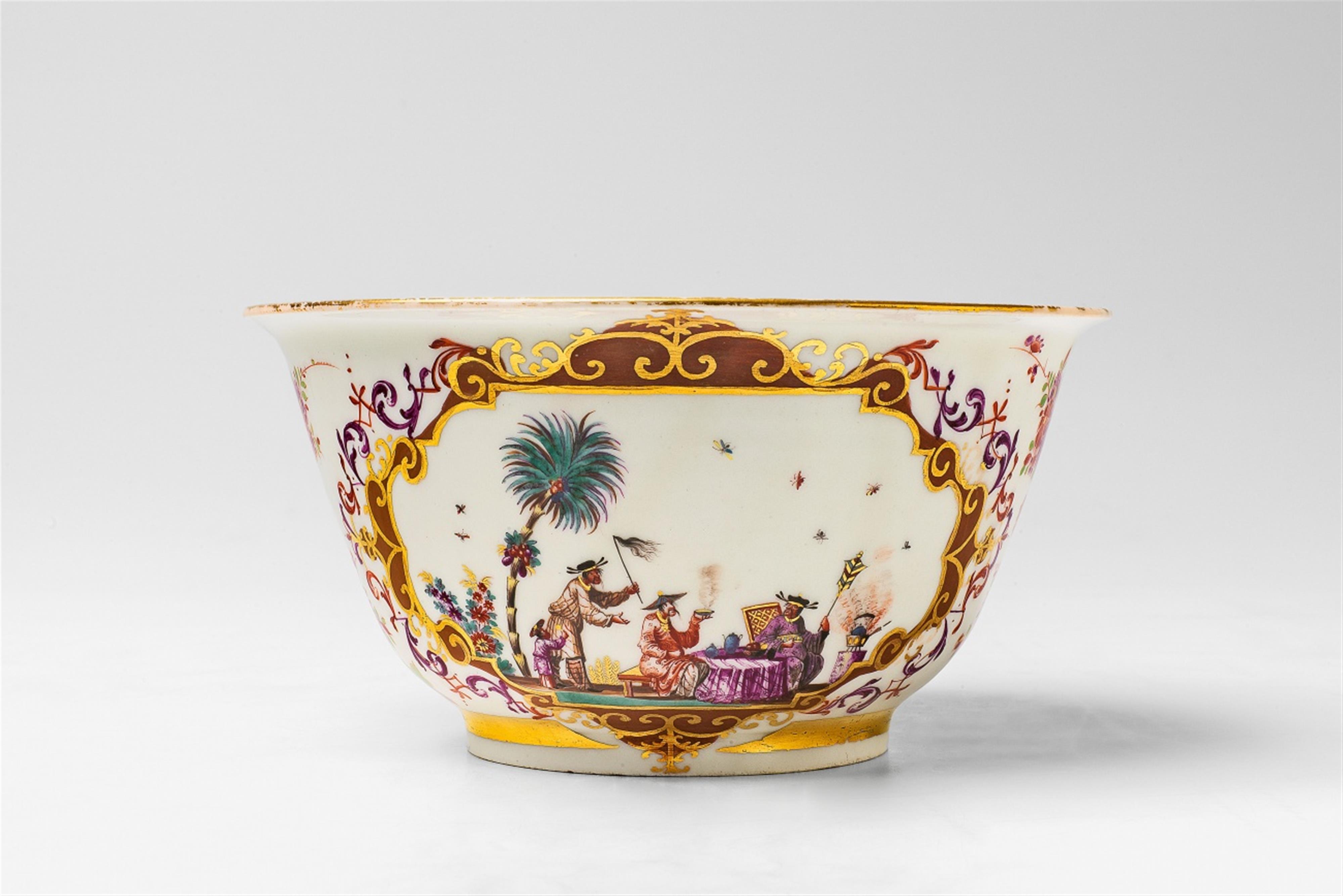 A Meissen porcelain slop bowl with Hoeroldt Chinoiseries - image-4
