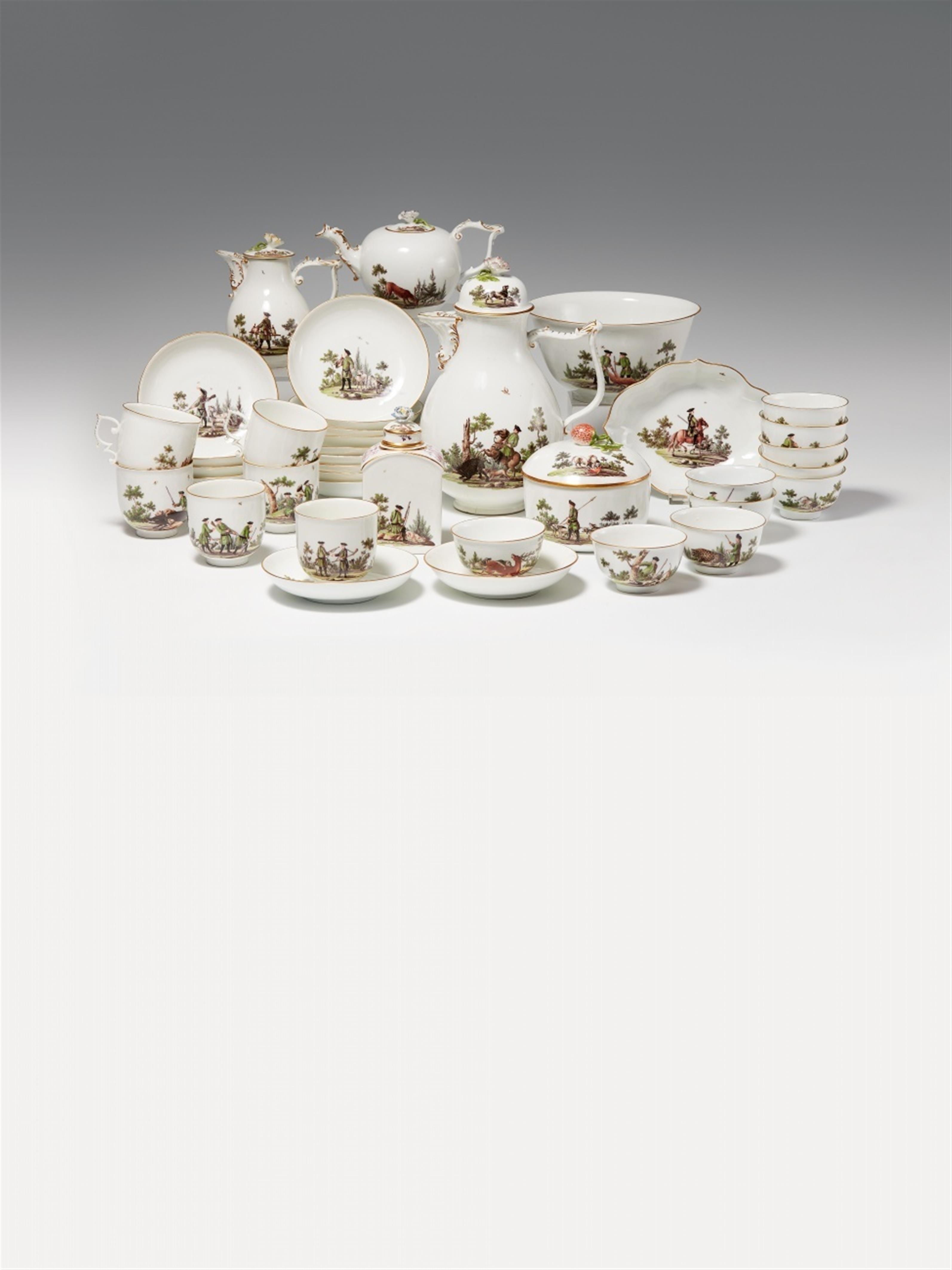 An extensive tea and coffee service with Saxon hunting motifs - image-1