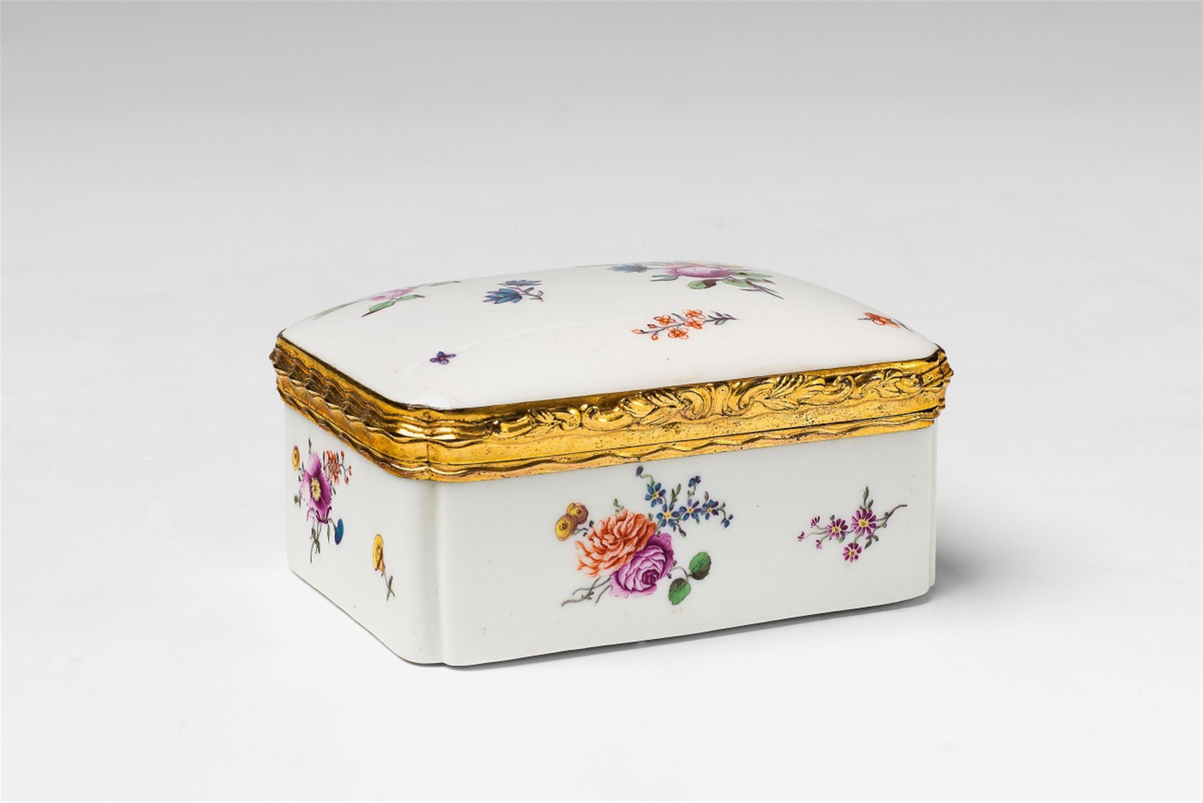 A German porcelain snuff box - image-2