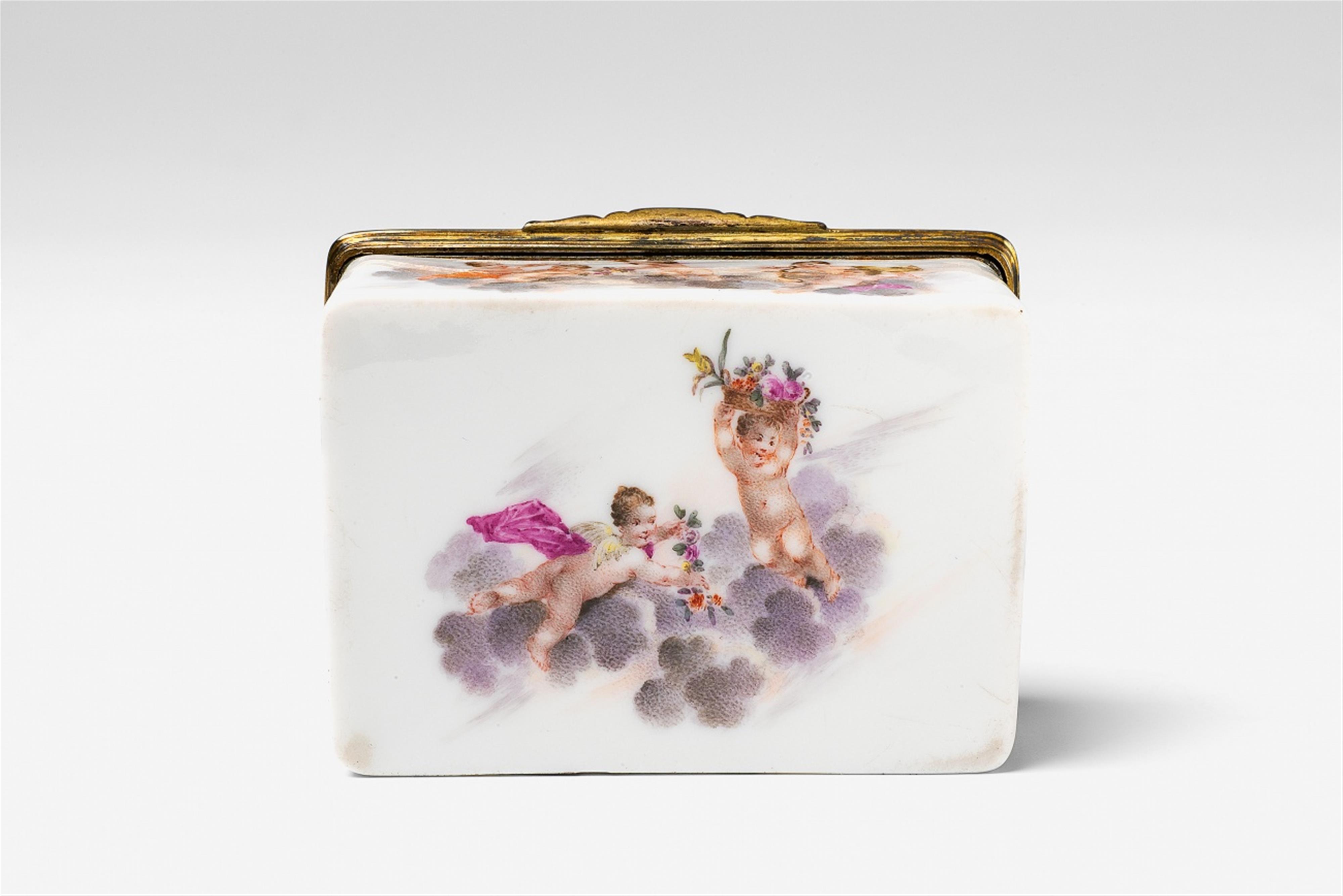 A German porcelain snuffbox - image-4