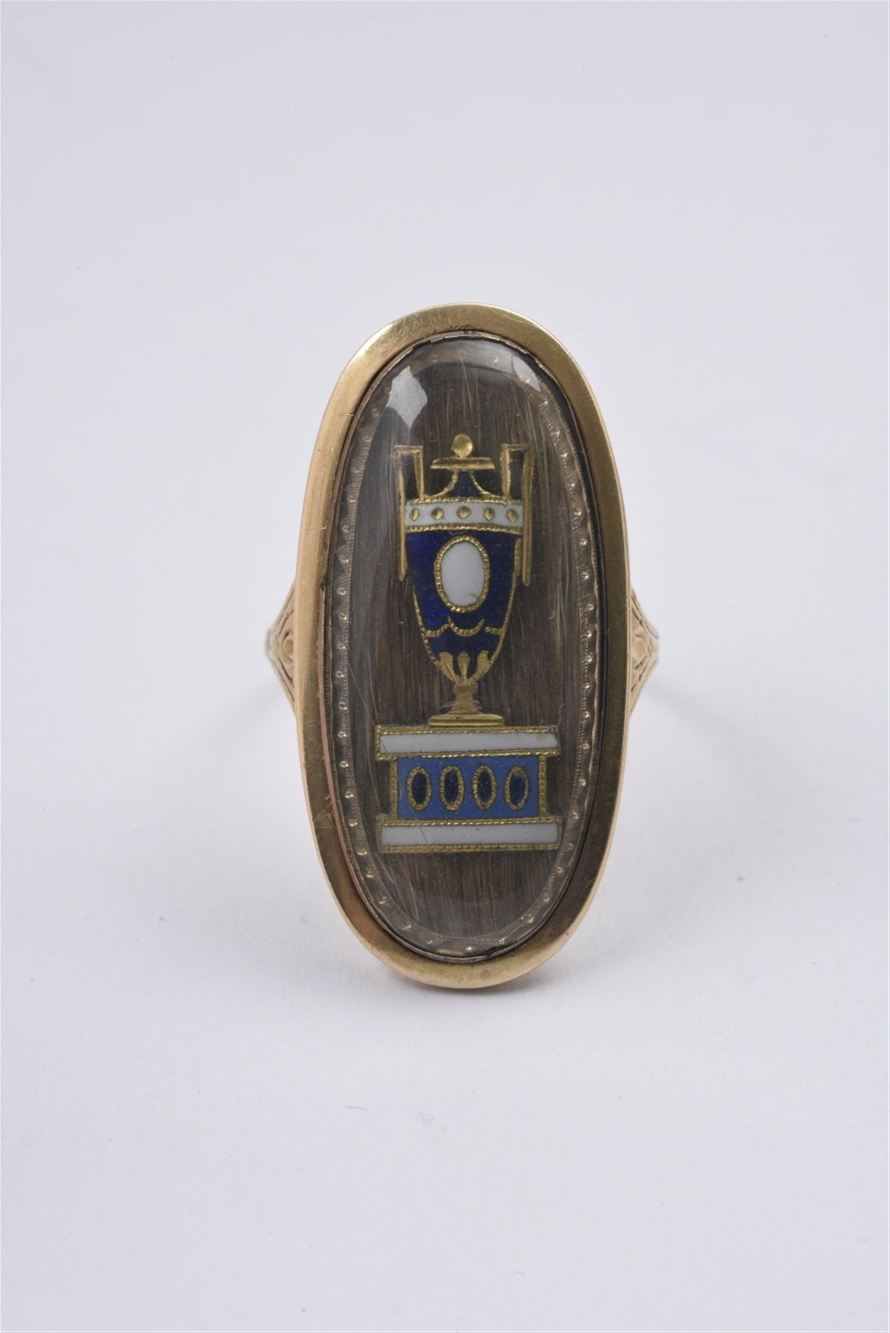 George III-Ring mit Urnenvase - image-1