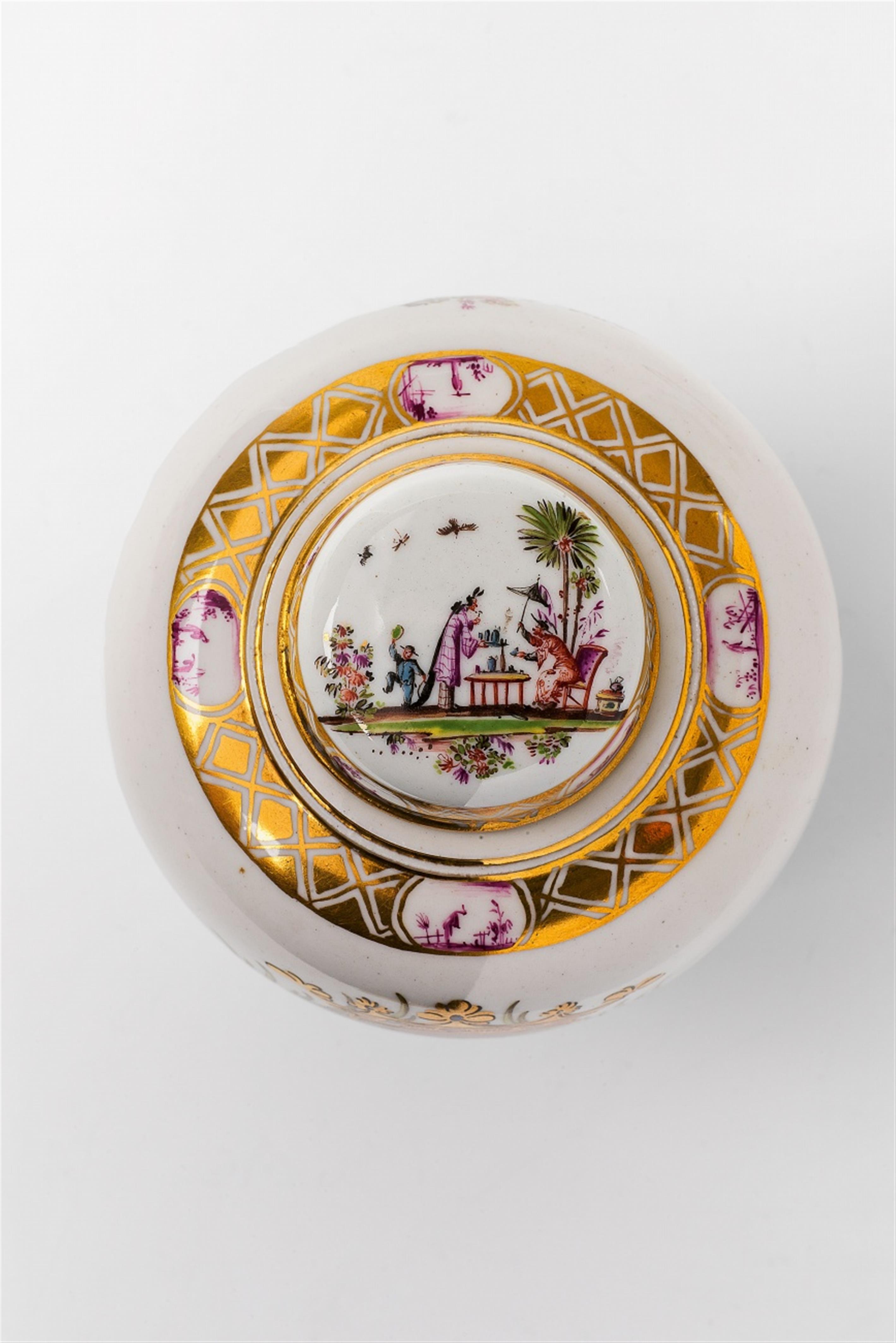 A Meissen porcelain tea caddy with rare heraldic decor - image-5