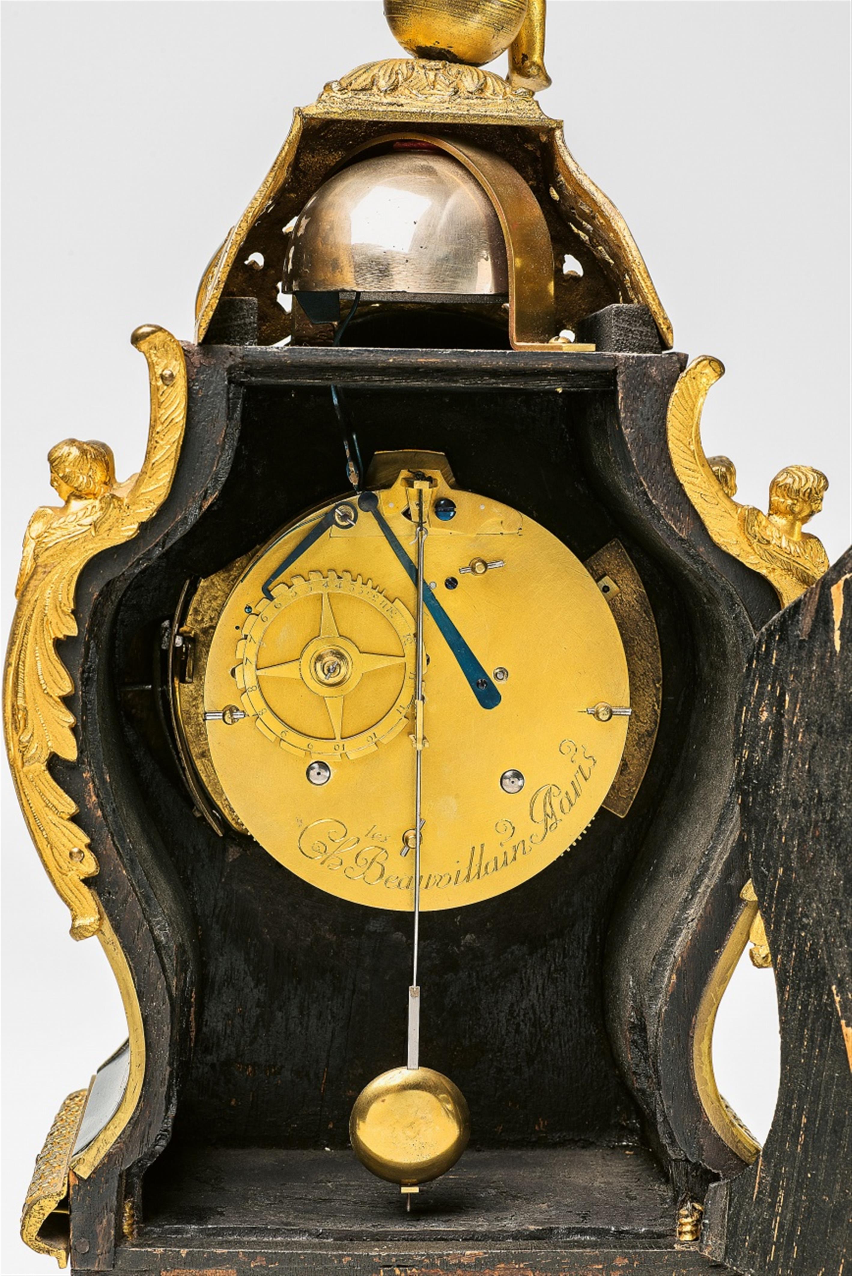 A Parisian Régence period "tête de poupée" clock - image-2