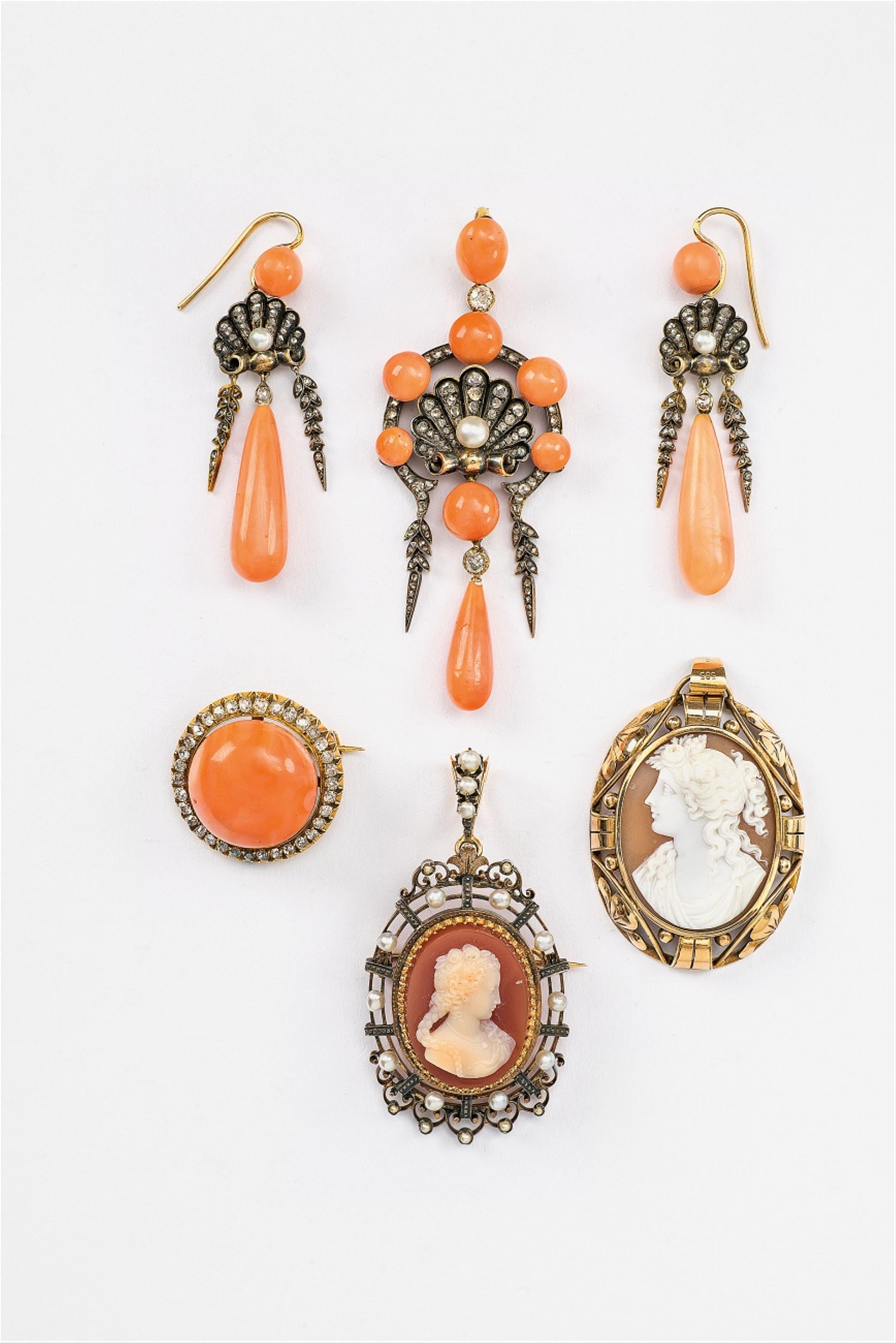 A Historicist 18k gold and coral demi-parure - image-2