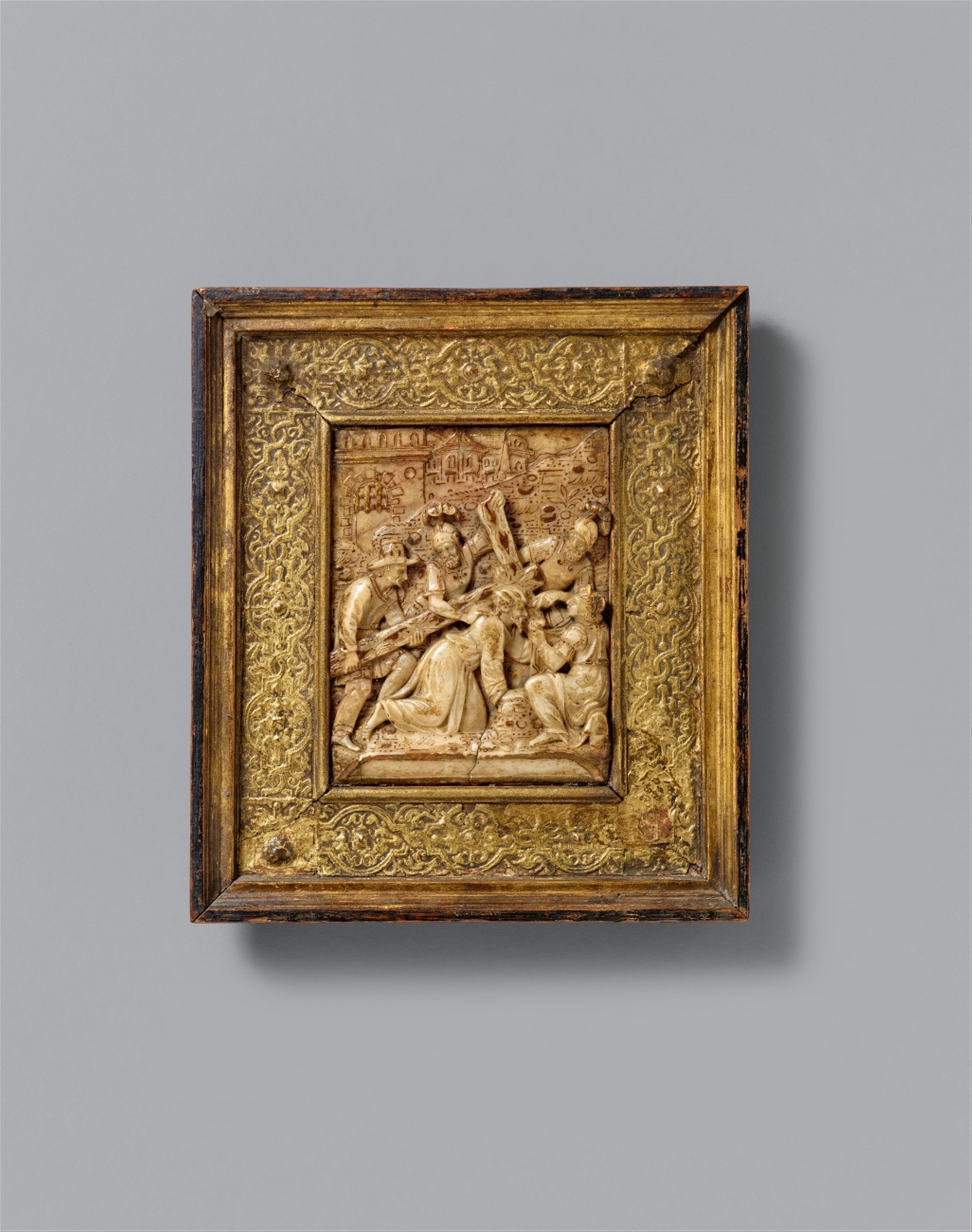 Mechelen um 1600 - A Mechelen alabaster relief of Christ falling under the cross, circa 1600 - image-1