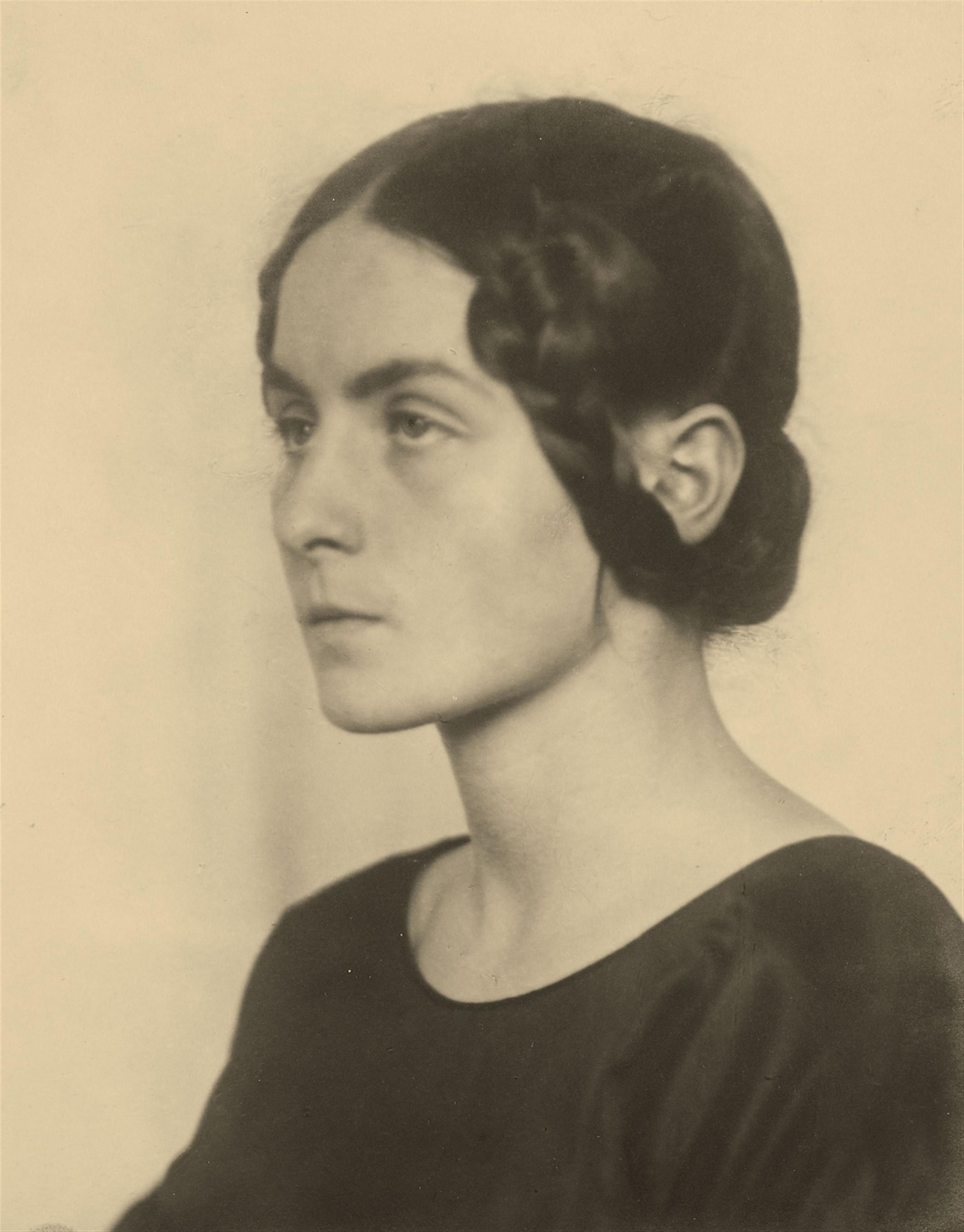 August Sander - Portrait Ilse Garthmann - image-1