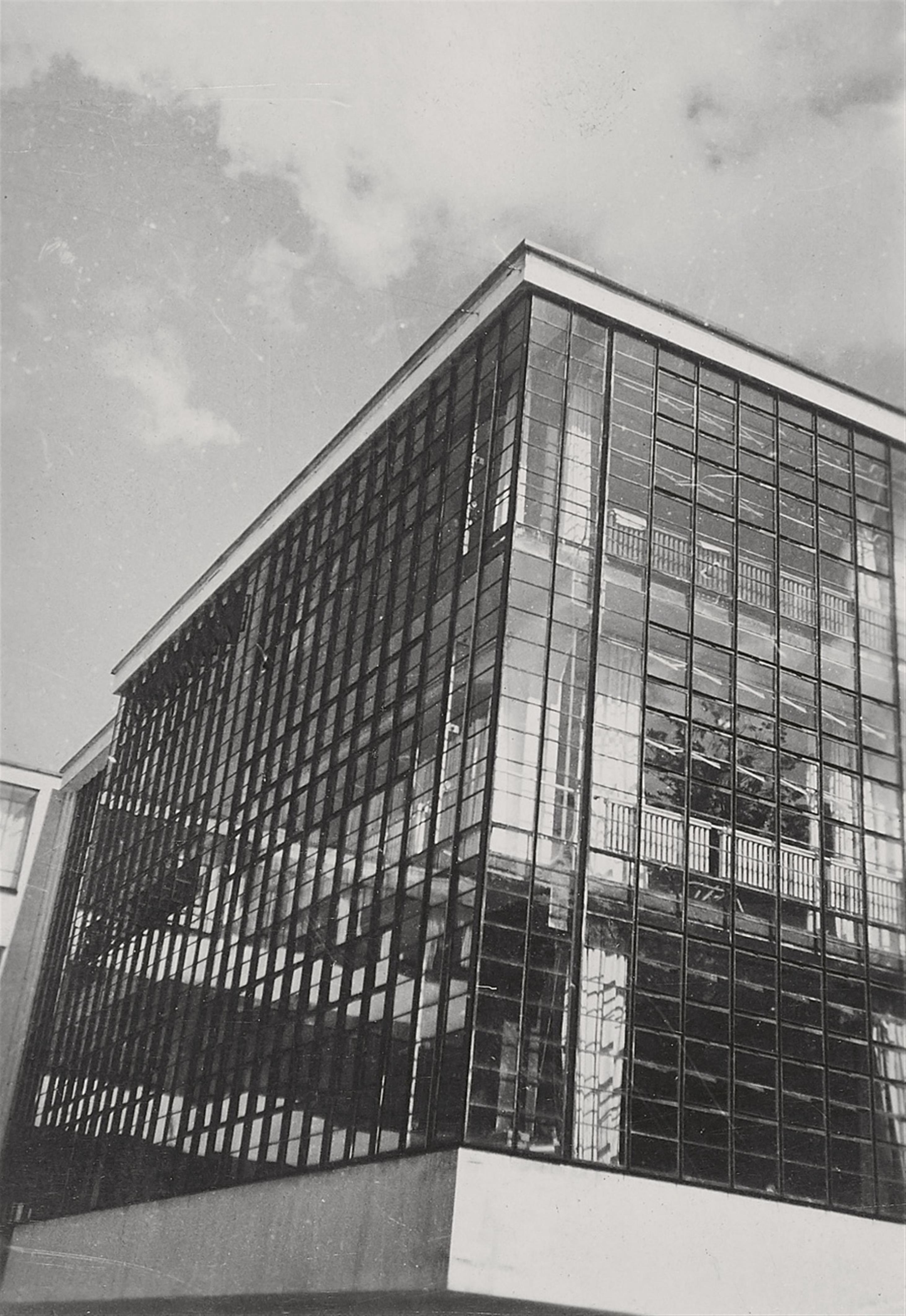 Albert Hennig - Untitled (Bauhaus front, Dessau) - image-1