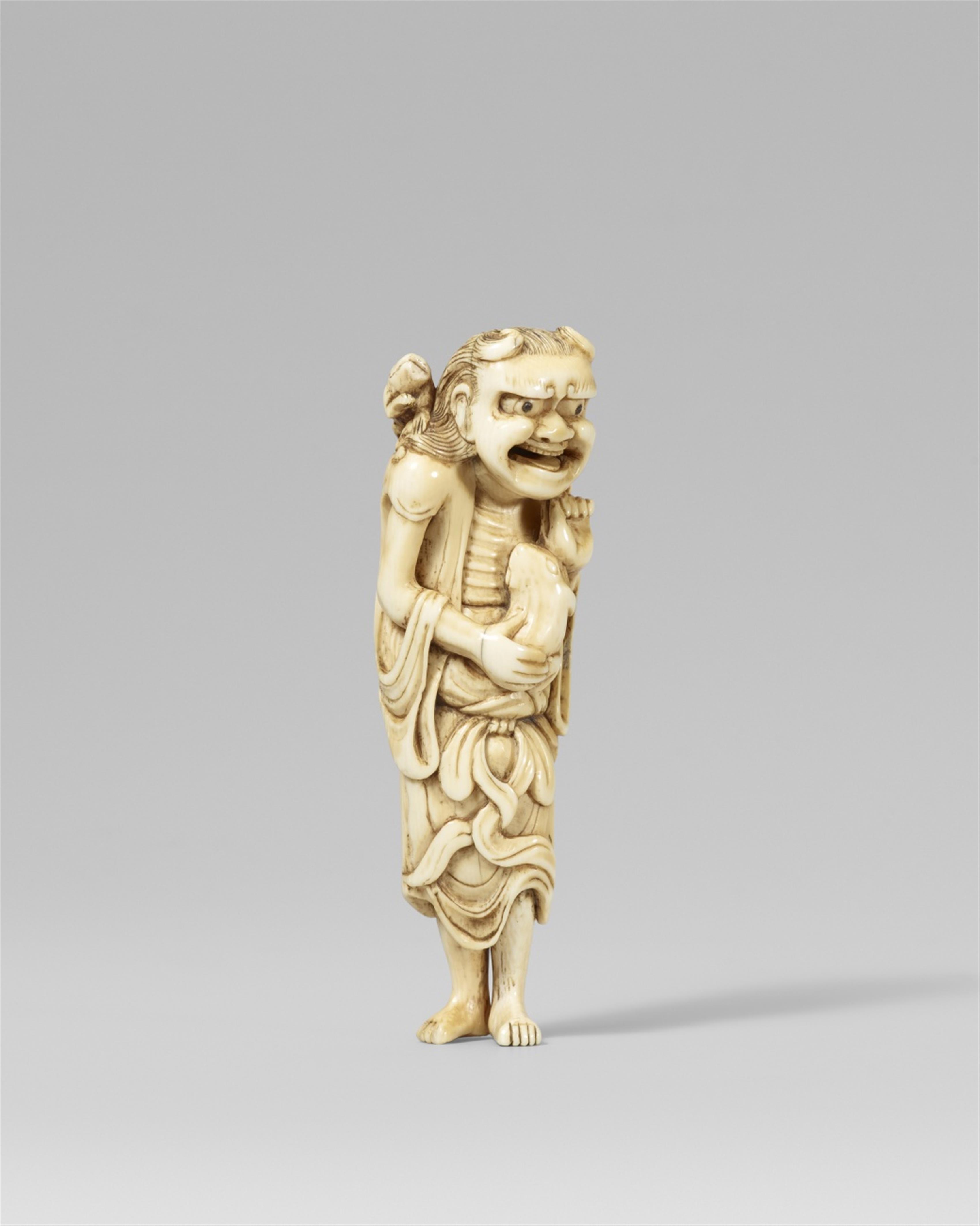 A very fine and lively early ivory netsuke of a laughing Gama Sennin. 18th century - image-1